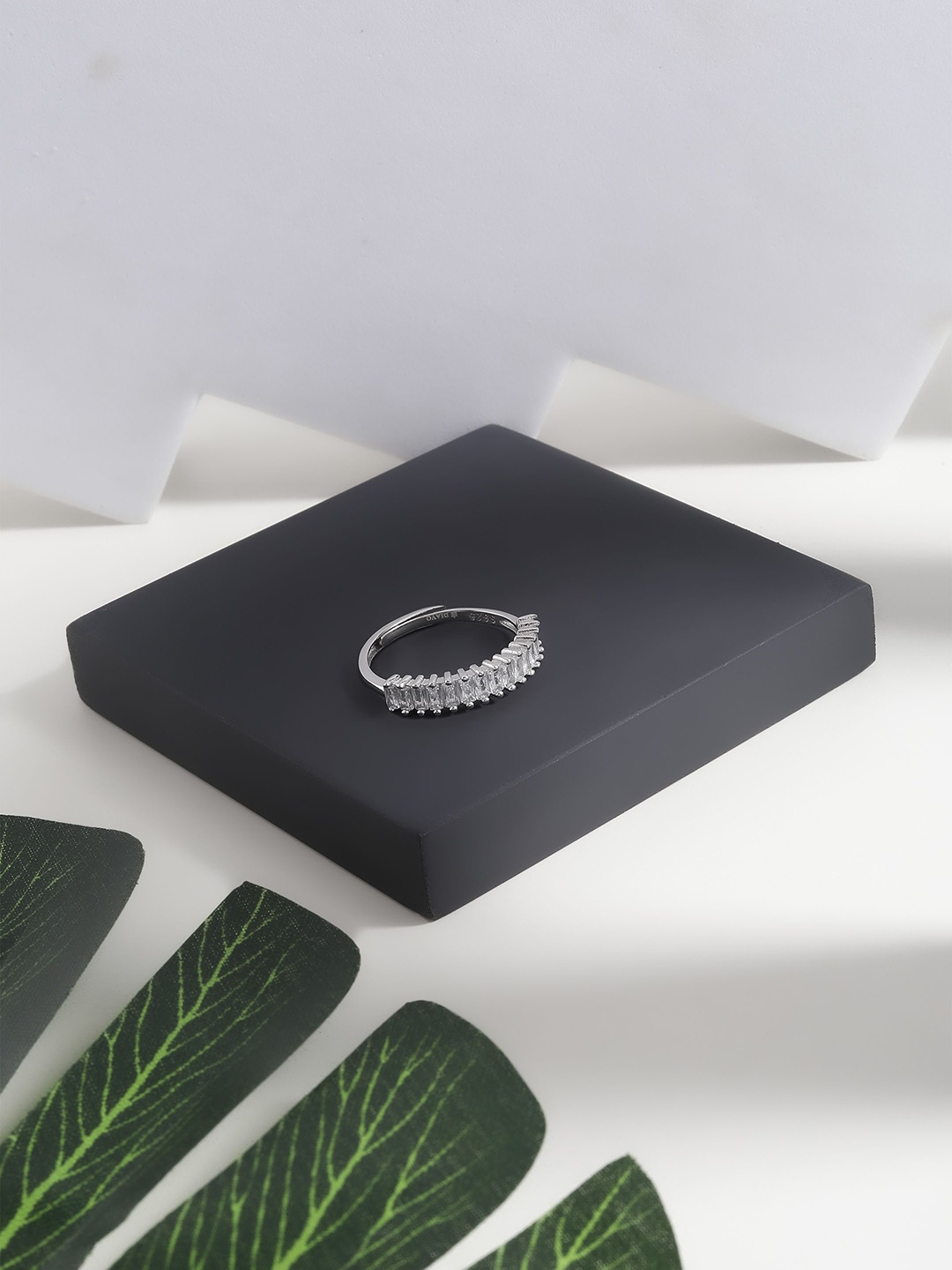 

DIAVO 925 Sterling Silver Rhodium-Plated Stone Studded Crowned Chic Band Finger Ring