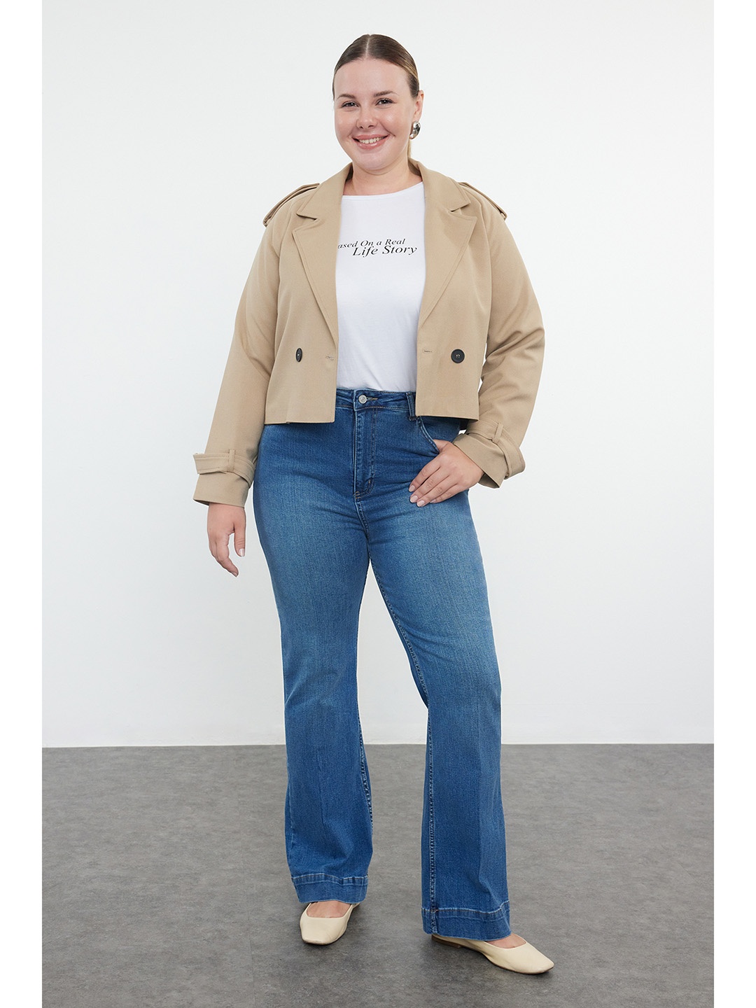 

Trendyol Women Low Distress Light Fade Jeans, Na