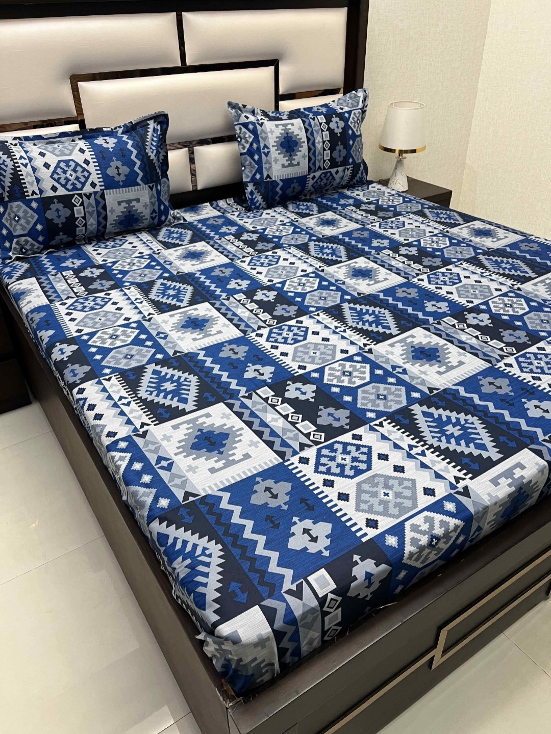 

Pure Decor Blue & White Printed 400 TC Pure Cotton King Bedsheet with 2 Pillow Covers