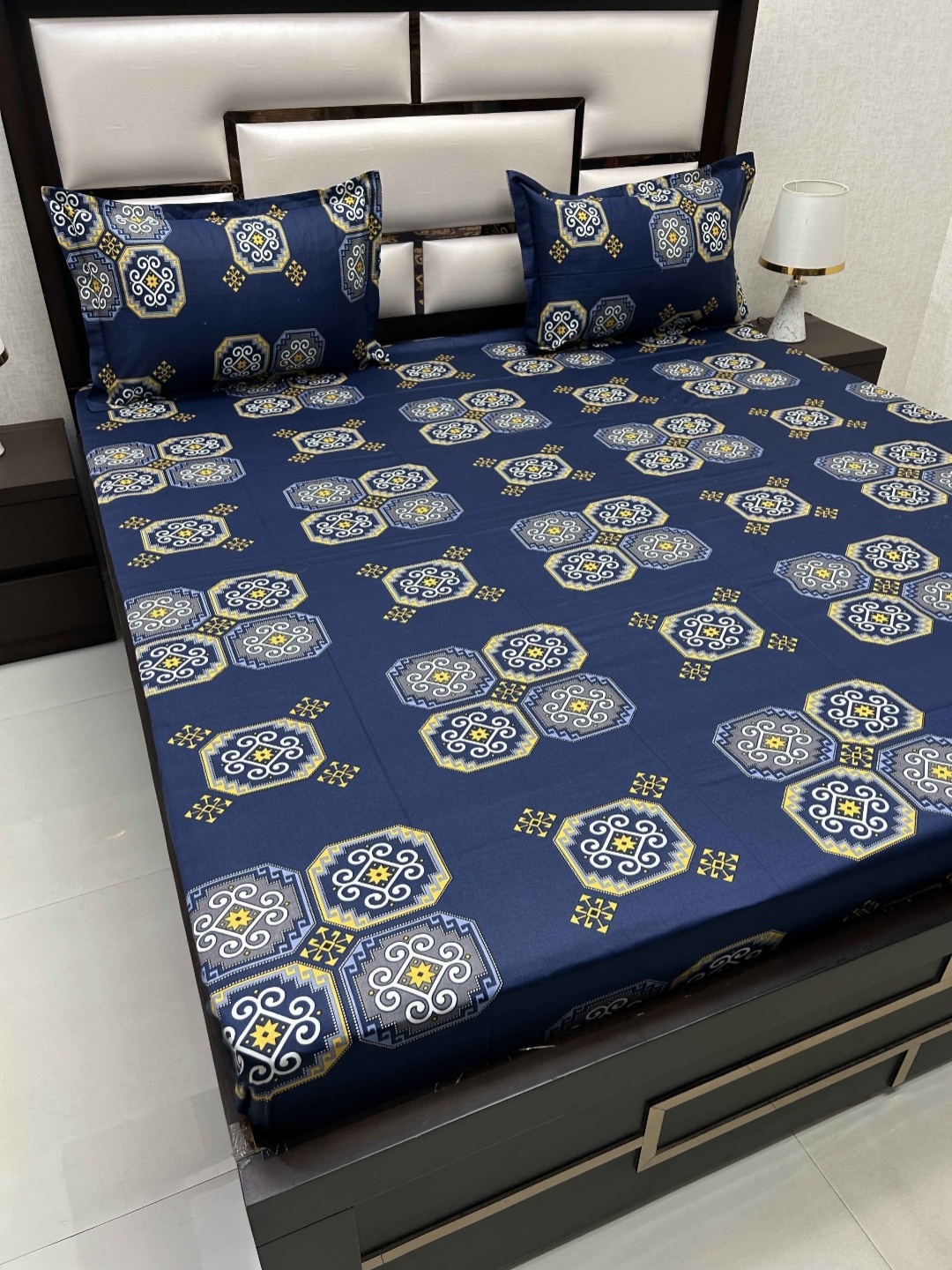 

Pure Decor Velar Sib Blue Ethnic Motifs 230 TC Pure Cotton King Bedsheet & 2 Pillow Covers