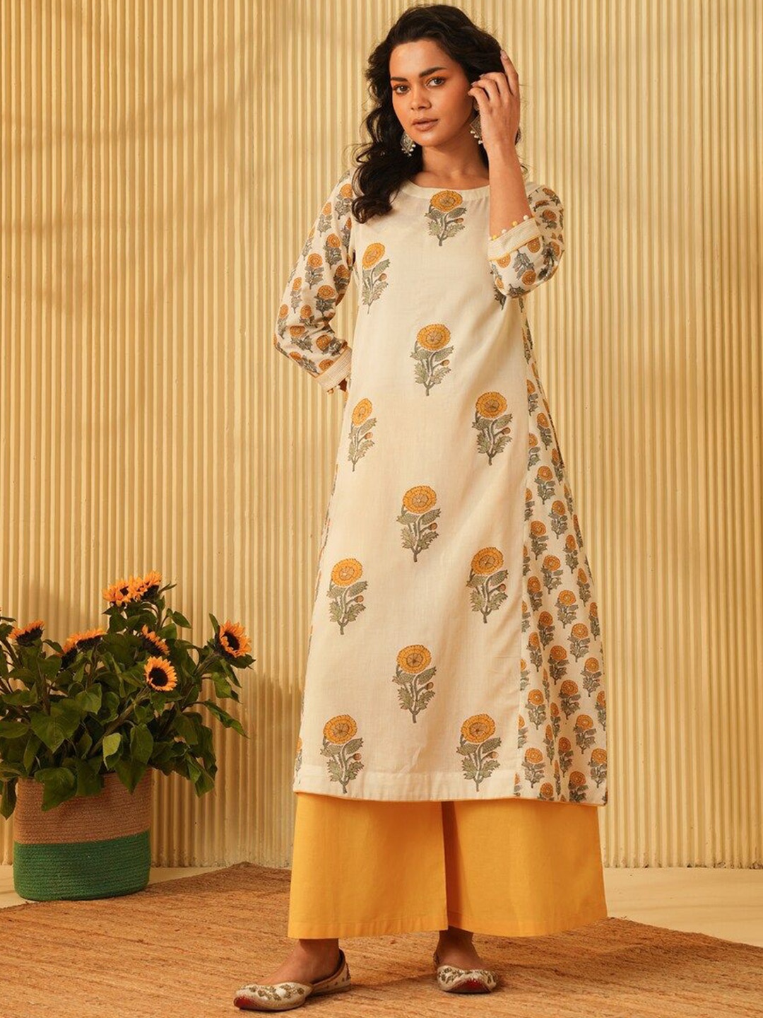 

JAYPORE Floral Printed Pure Cotton A-Line Kurta, Beige