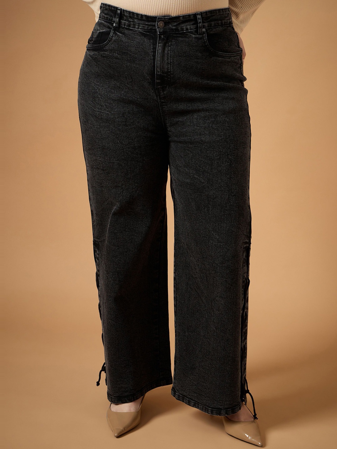 

SASSAFRAS Curve Women Straight Fit Light Fade Acid Wash Stretchable Jeans, Black