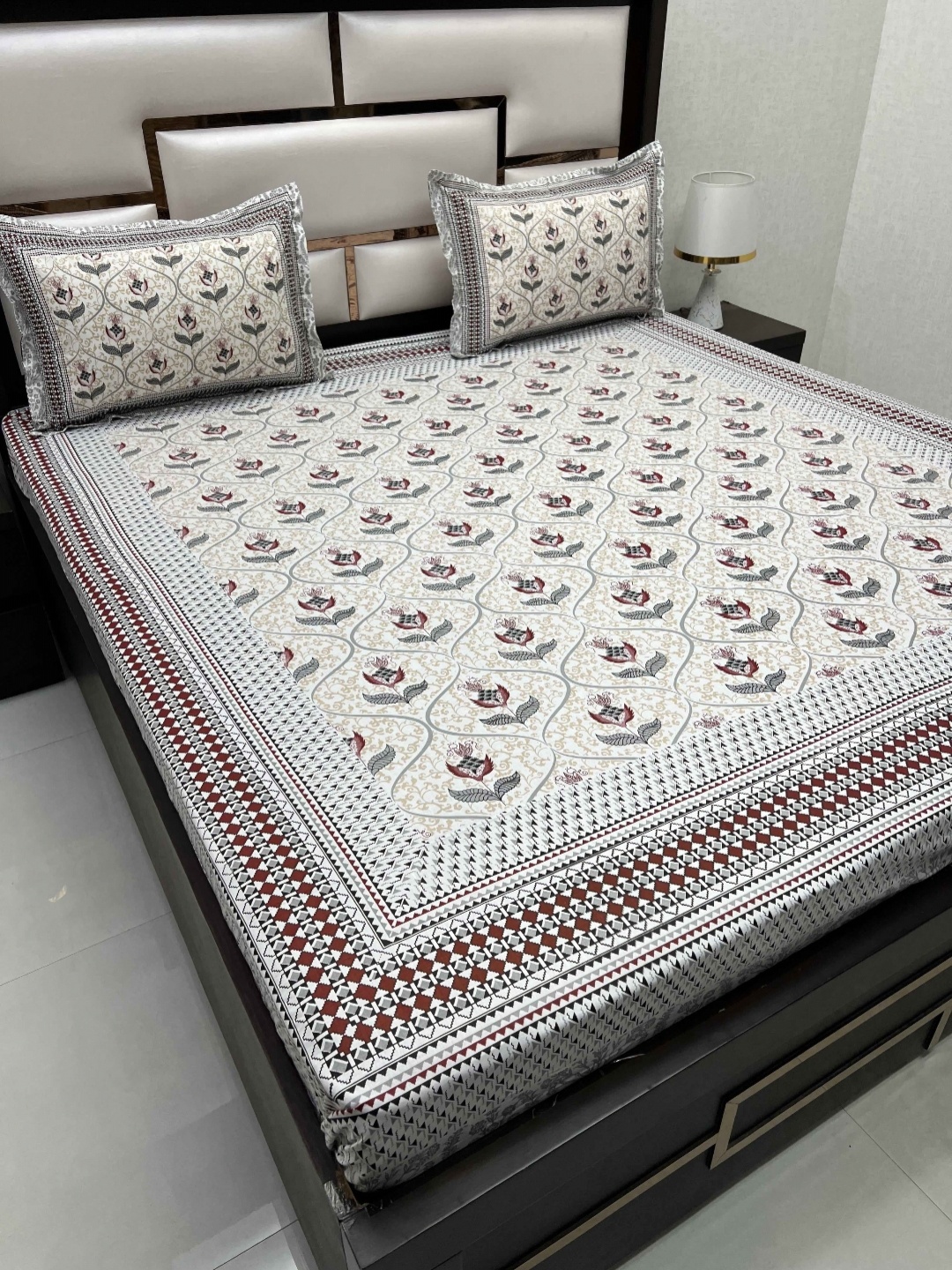 

Pure Decor Off White Ethnic Motifs Pure Cotton400 TC King Bedsheet with 2 Pillow Covers