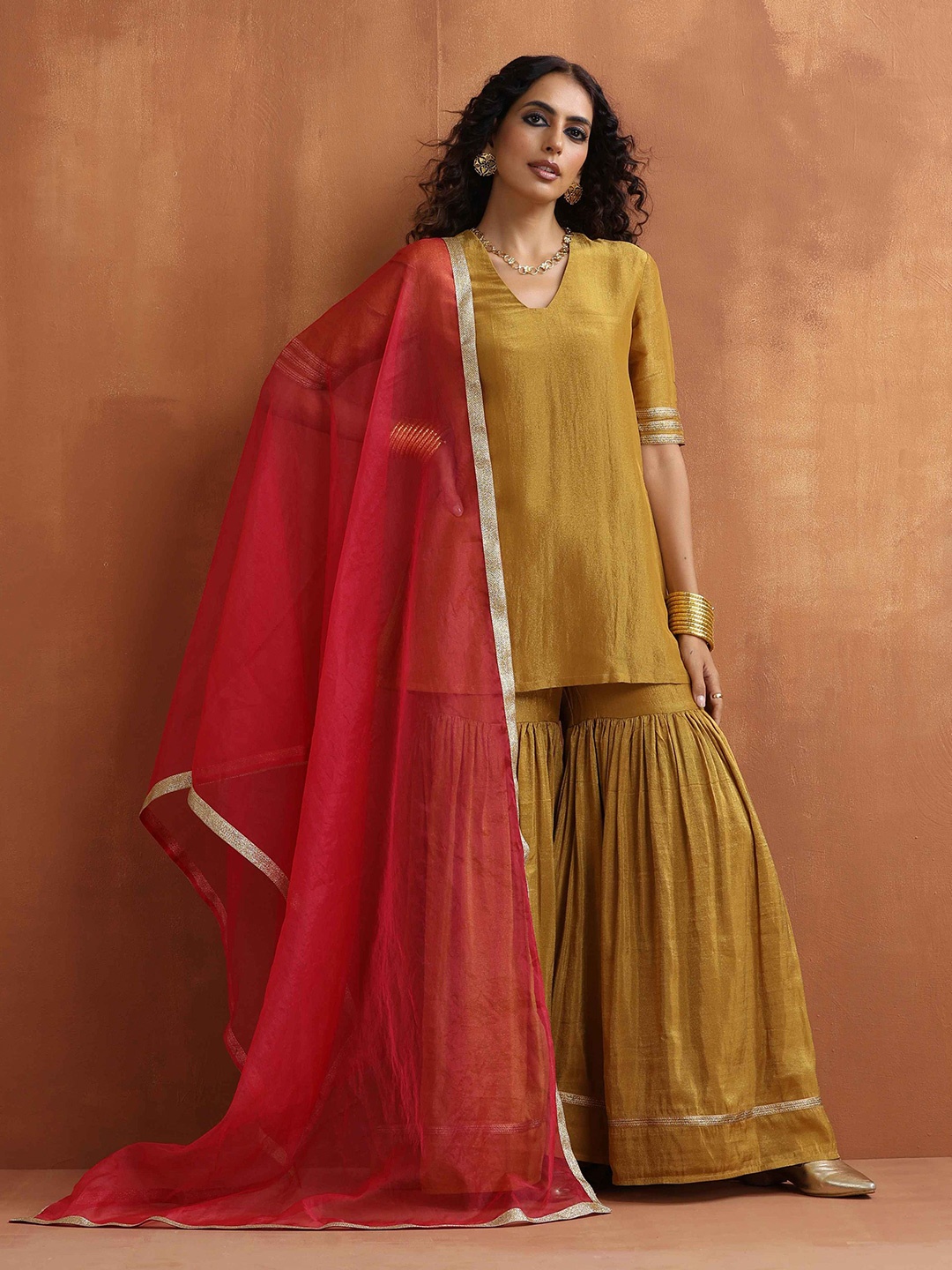 

trueBrowns V-Neck Short Sleeves Straight Kurta with Sharara & Dupatta, Gold