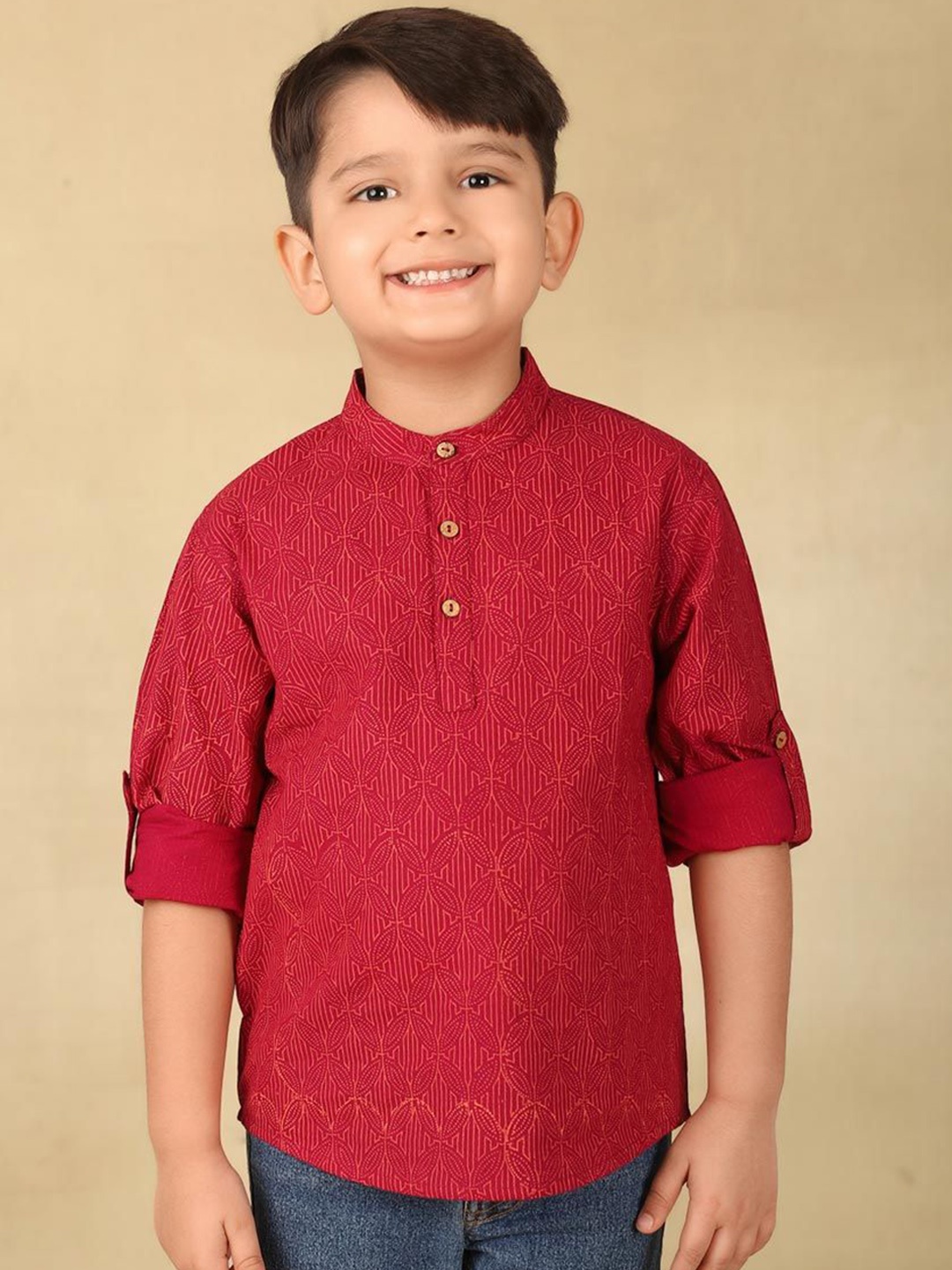 

Fabindia Boys Geometric Printed Band Collar Long Roll-Up Sleeves Kurta, Maroon