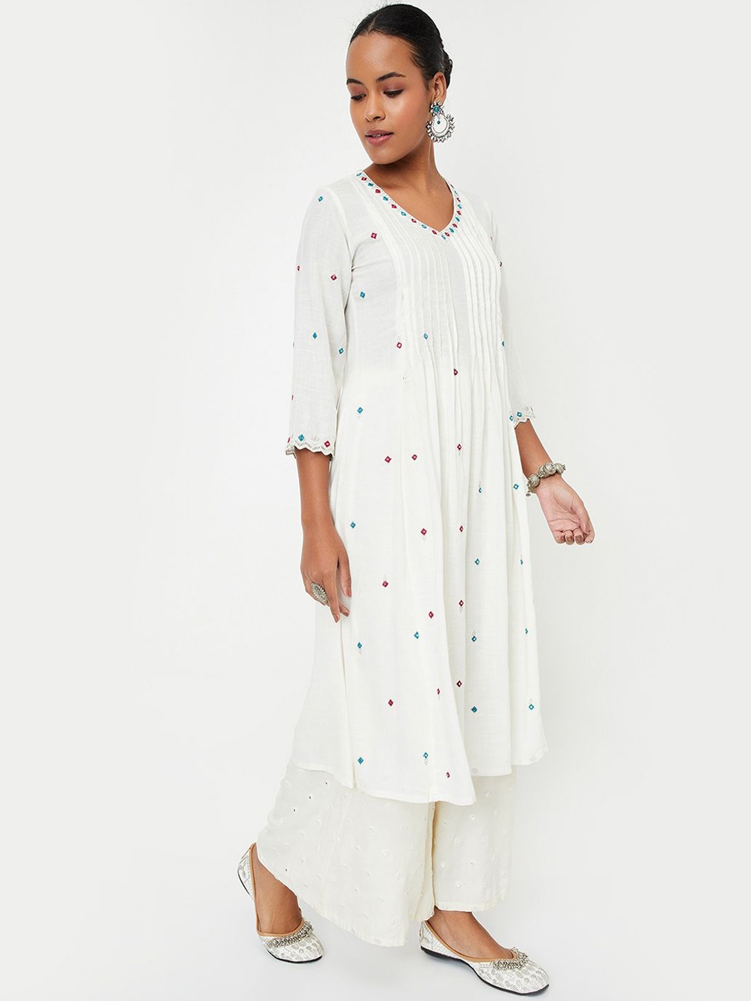 

Kalki x Max Geometric Embroidered Mirror Work V-Neck Pleated A-Line Kurta, Off white