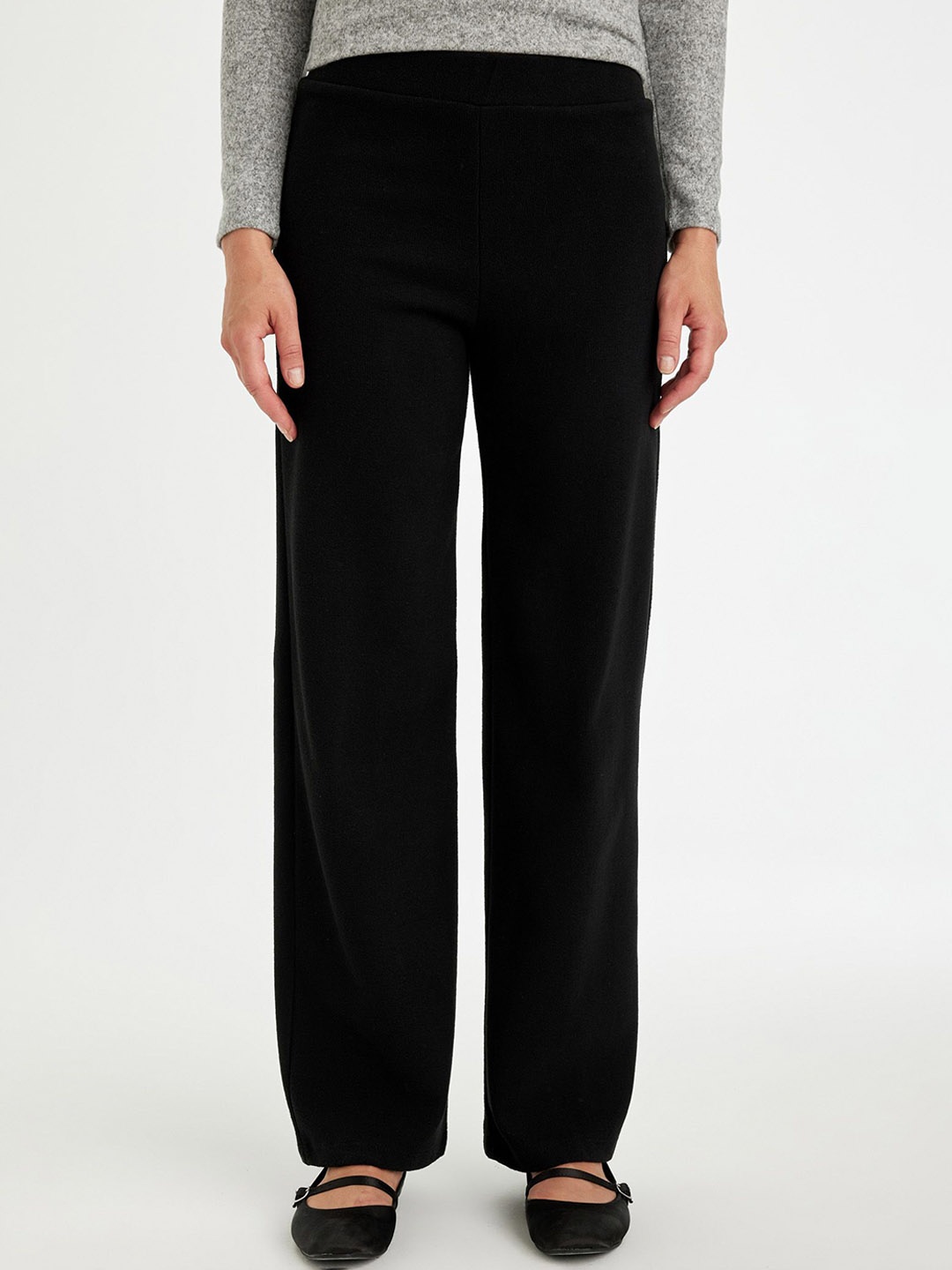 

DeFacto Women Mid-Rise Regular Fit Trousers, Black