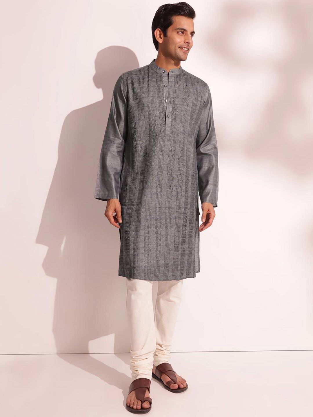 

Fabindia Slim Fit Mandarin Collar Pintucks Straight Kurta, Grey