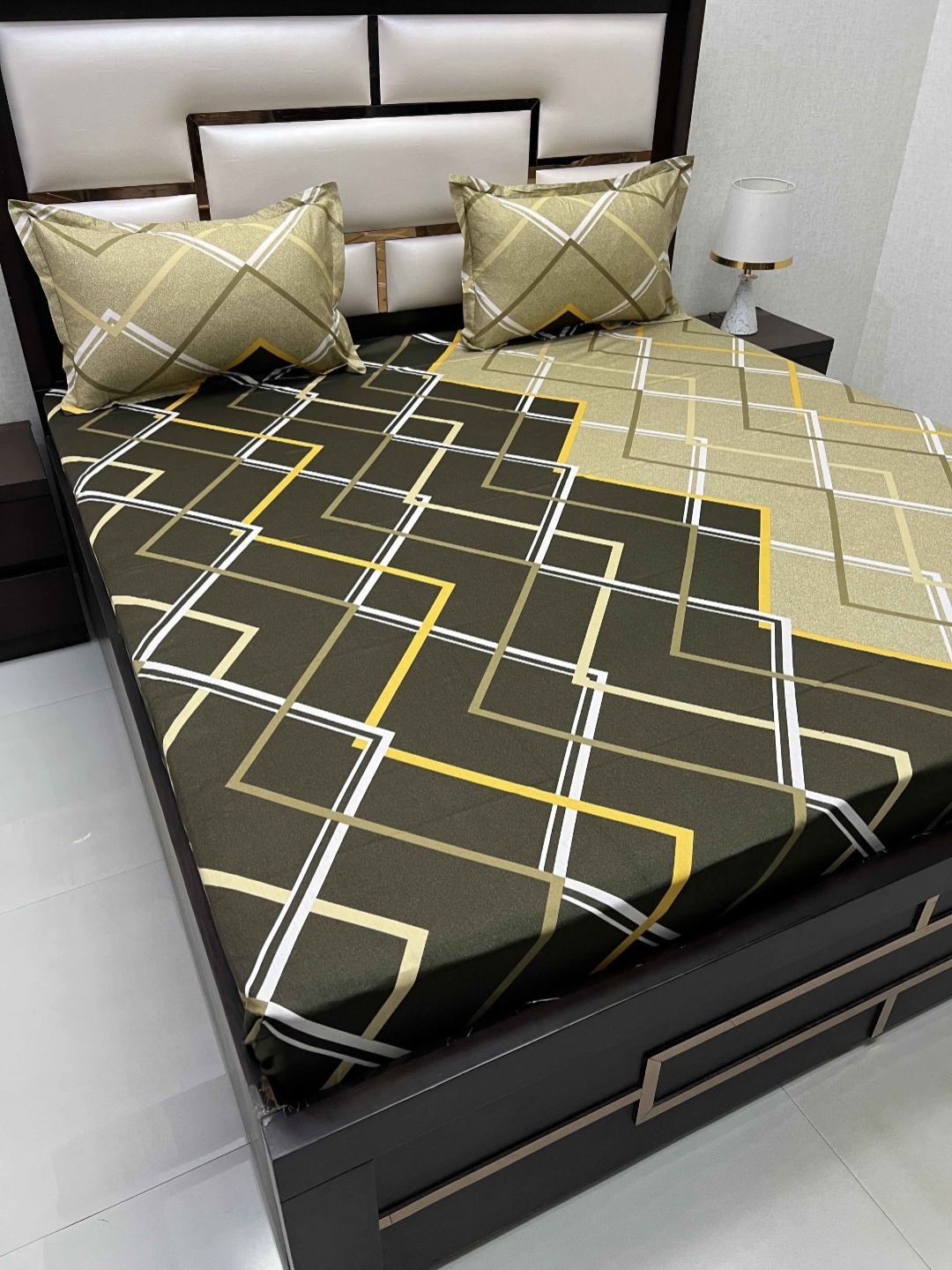 

Pure Decor Green & White Geometric 200 TC Pure Cotton Queen Bedsheet with 2 Pillow Covers