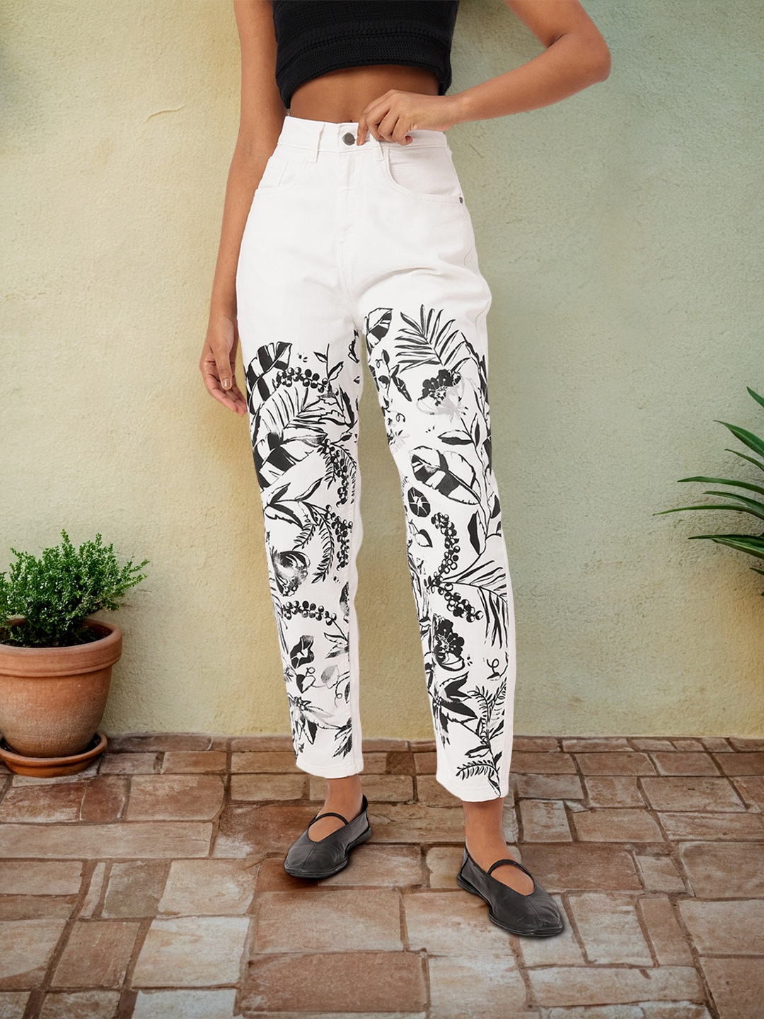 

DressBerry Women Monochromatic Grunge Tropical Printed Slouchy Fit Jeans, White