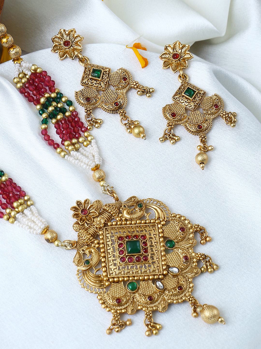 

Anouk Gold-Plated Stone-Studded & Beaded Jewellery Set