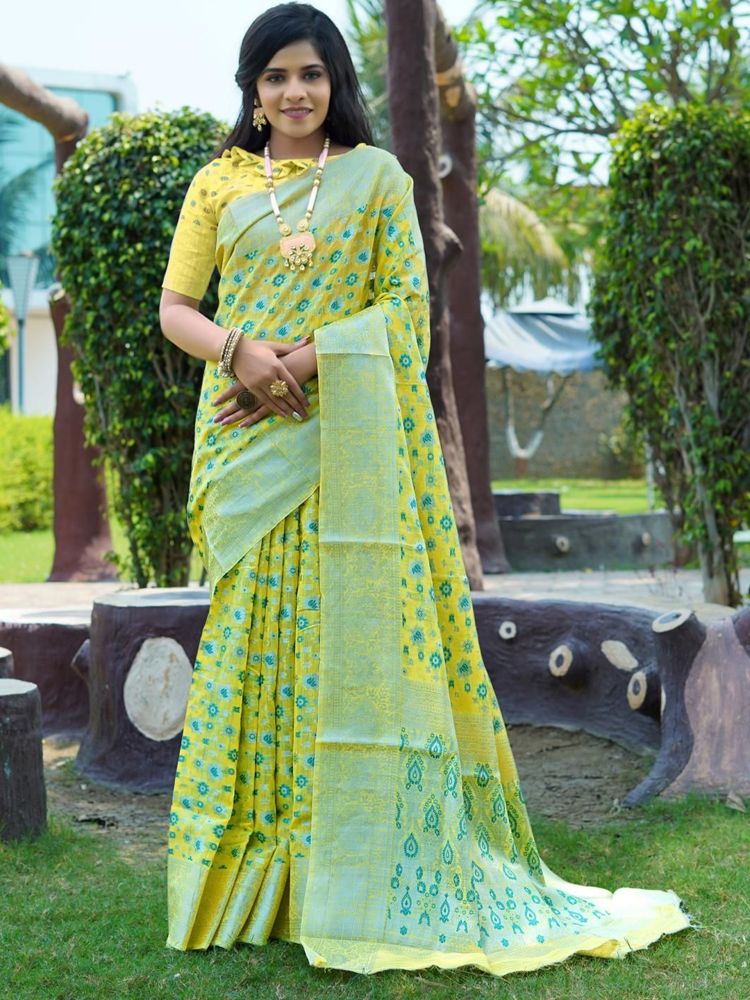 

Areca Designer Ethnic Motifs Zari Linen Blend Banarasi Saree, Yellow