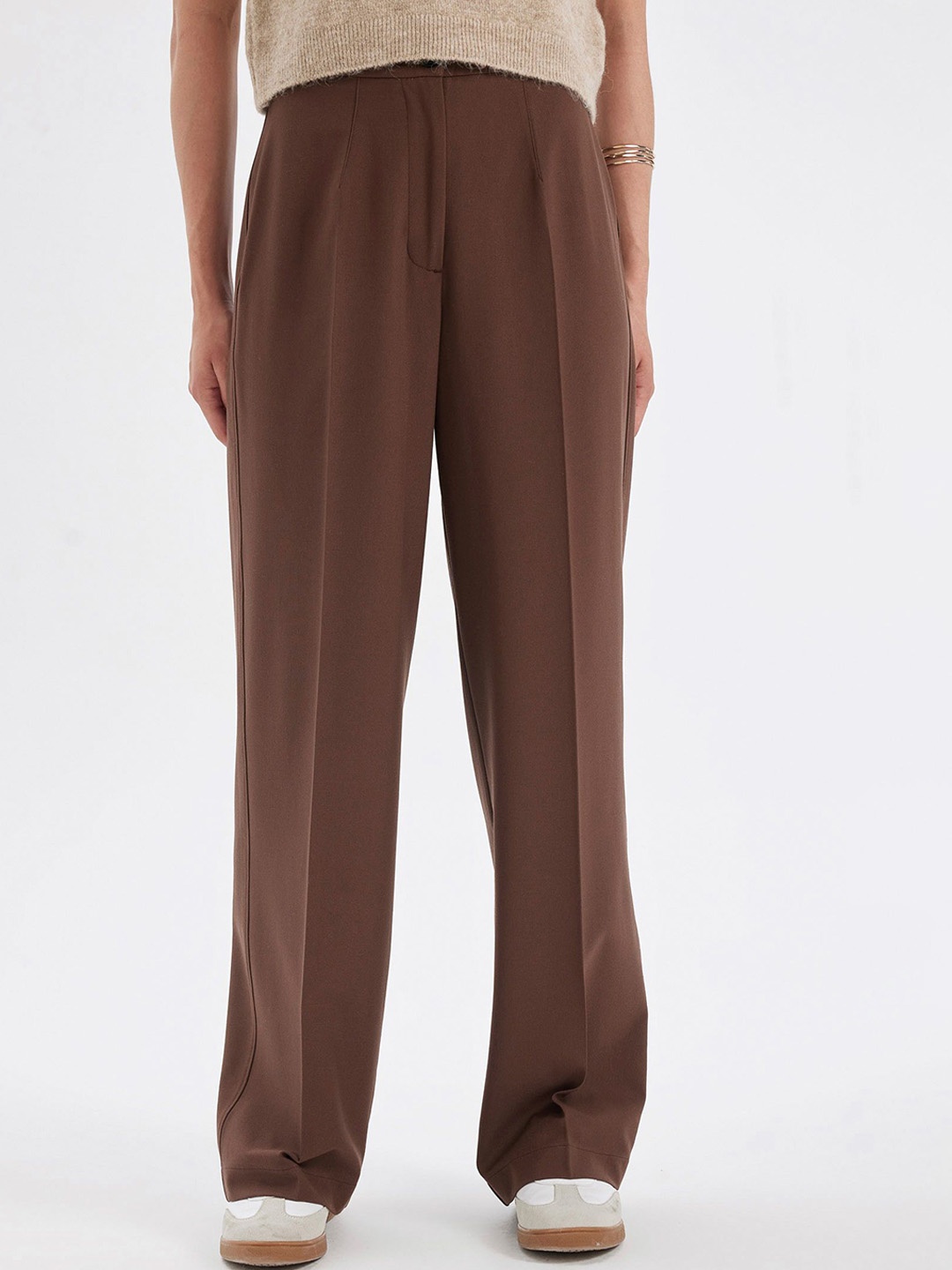 

DeFacto Women Solid Mid-Rise Regular Fit Trousers, Brown