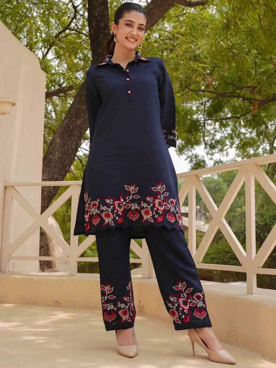 

FASHION DWAR Embroidered Kurta with Palazzos, Navy blue