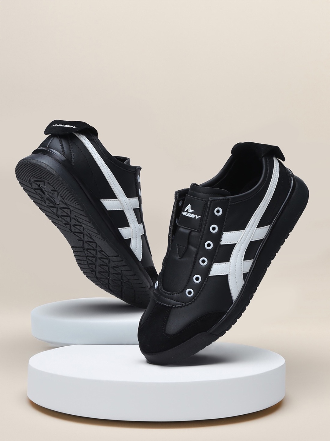 

adeboy Men Round Toe Lace-Up Sneakers, Black