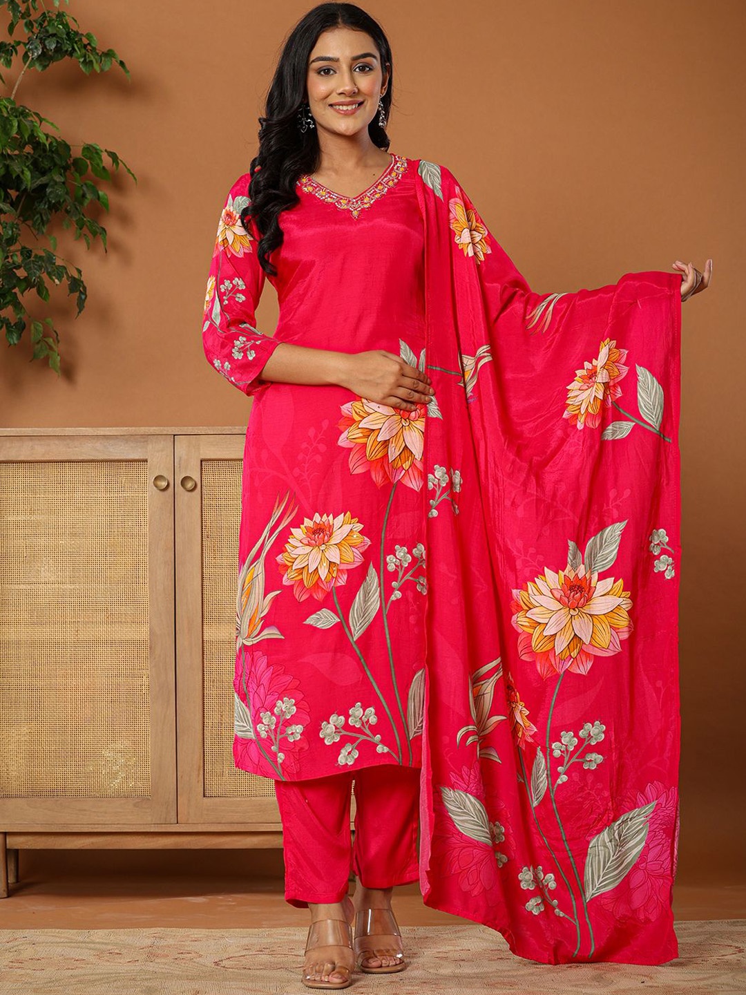 

Yufta Floral Printed Regular Thread Work Kurta With Trousers & Dupatta, Pink