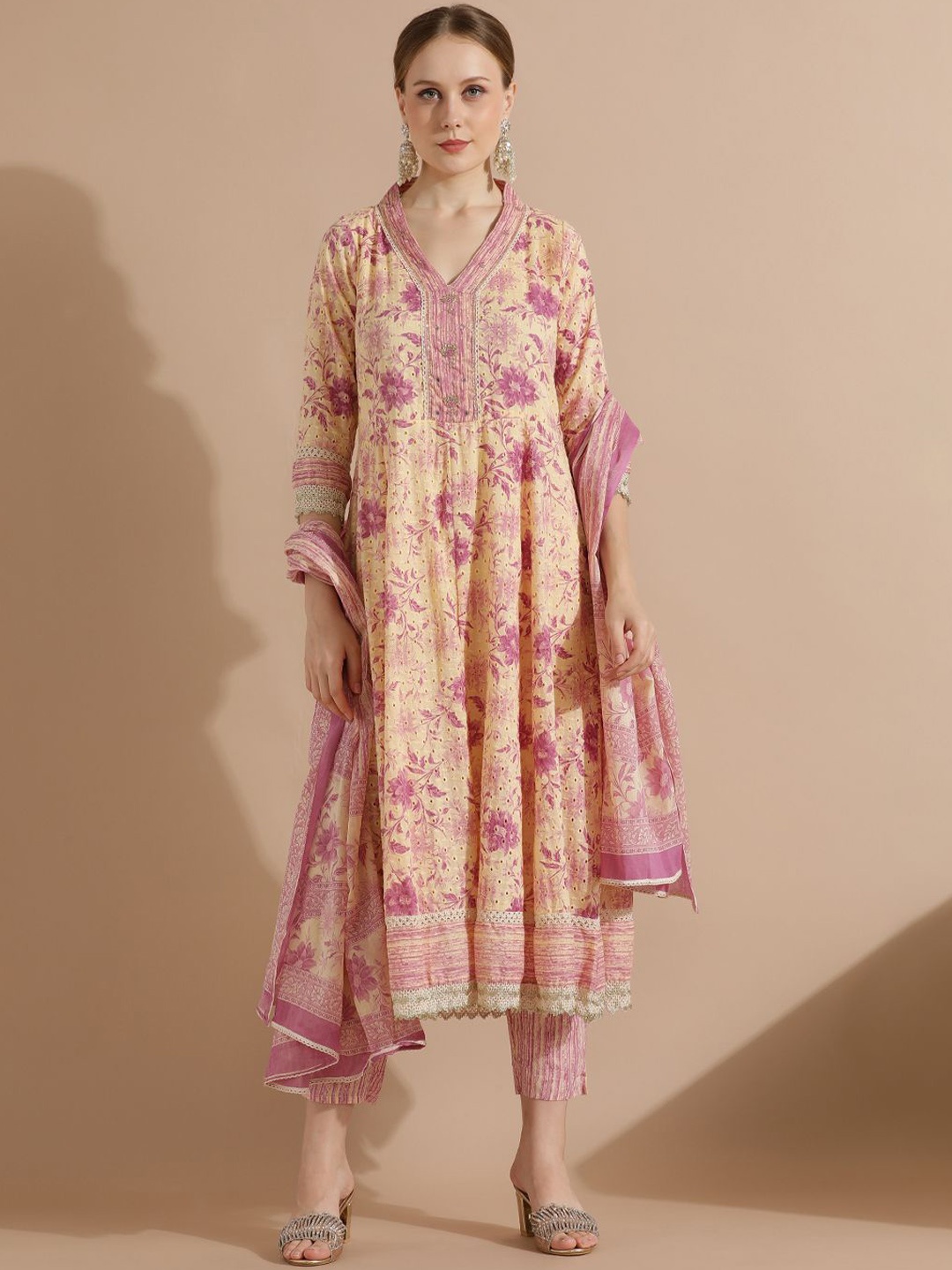 

STYLEBAAZI Women Floral Embroidered Gotta Patti Pure Cotton Kurta with Trousers & Dupatta, Pink