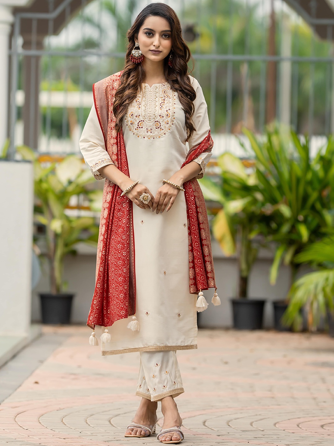 

MITTOO Floral Embroidered Straigt Kurta with Palazzos & With Dupatta, Cream