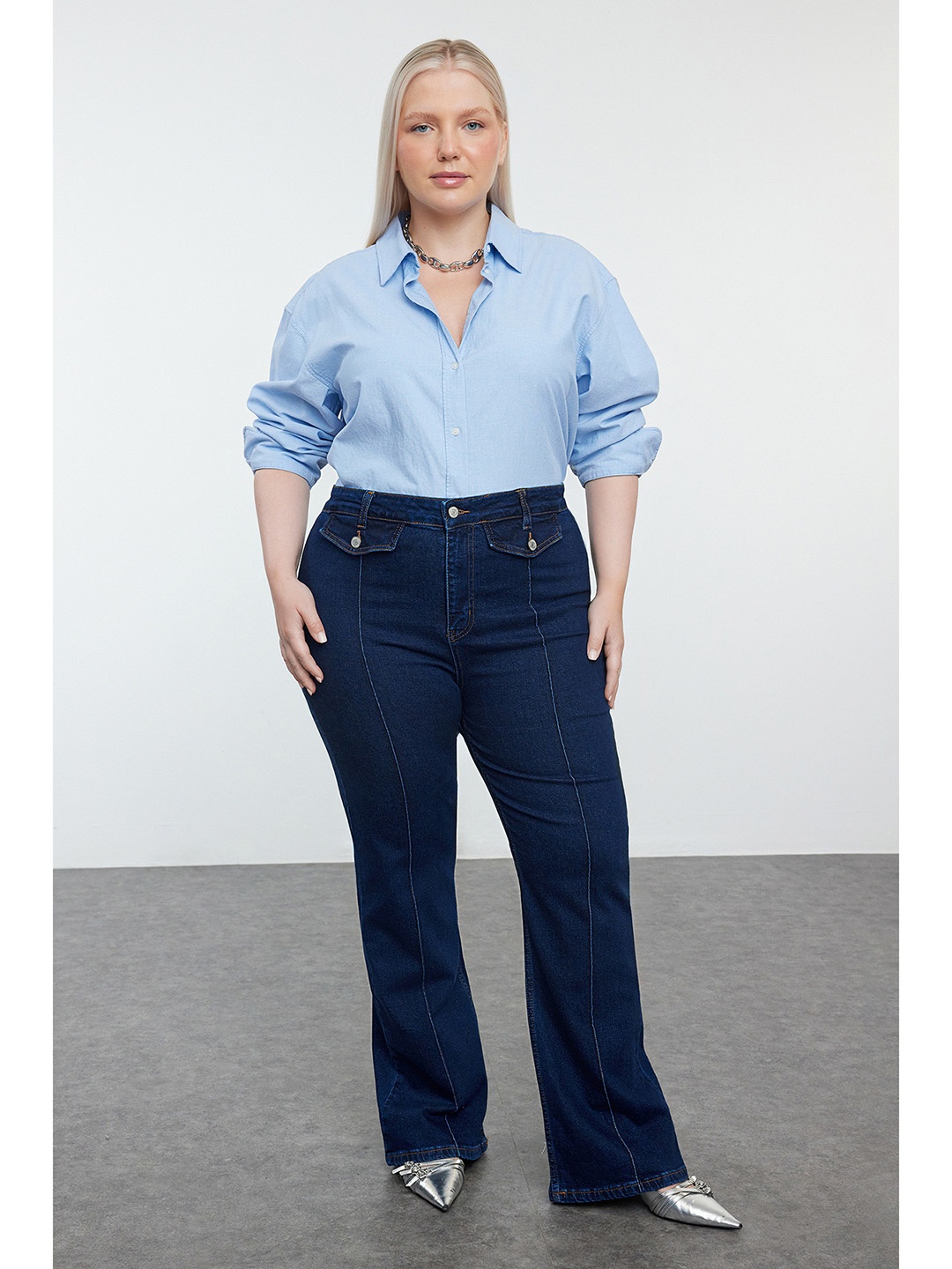 

Trendyol Women Low Distress Jeans, Na