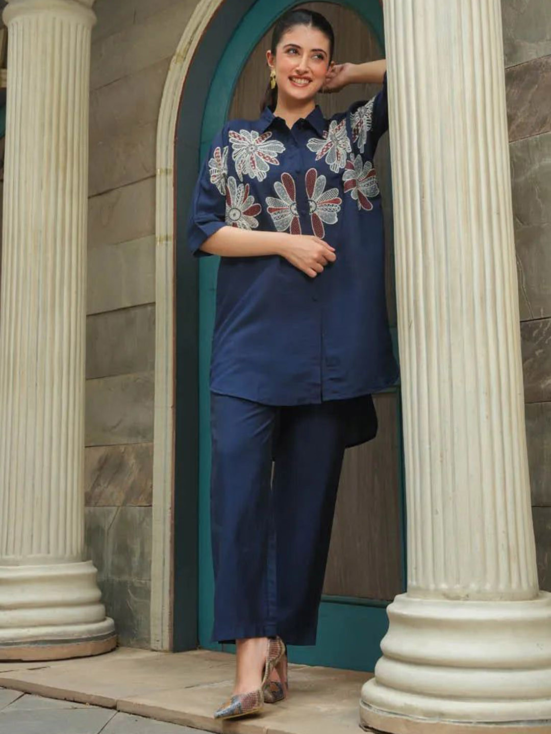 

FASHION DWAR Floral Embroidered Shirt Collar Tunic With Trousers, Blue