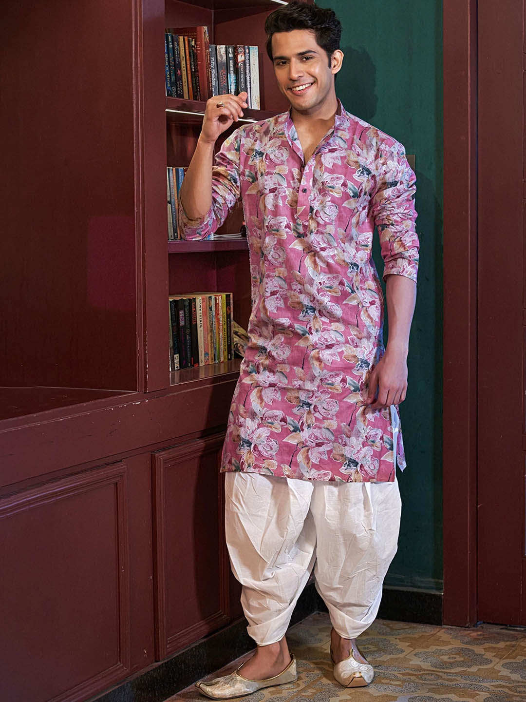 

Shasak Floral Printed Mandarin Collar Straight Kurta, Pink