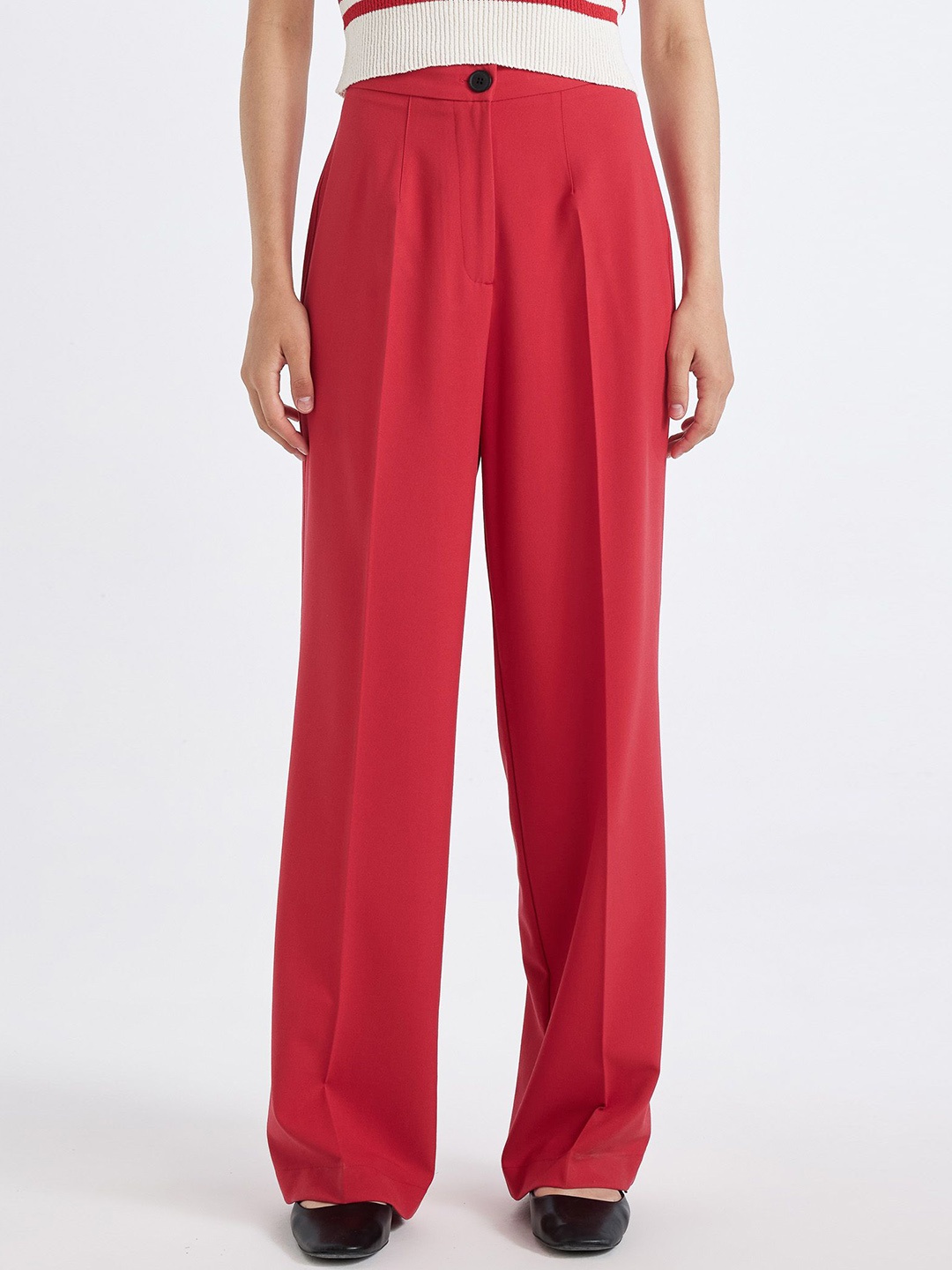 

DeFacto Women Mid-Rise Solid Regular Trousers, Red