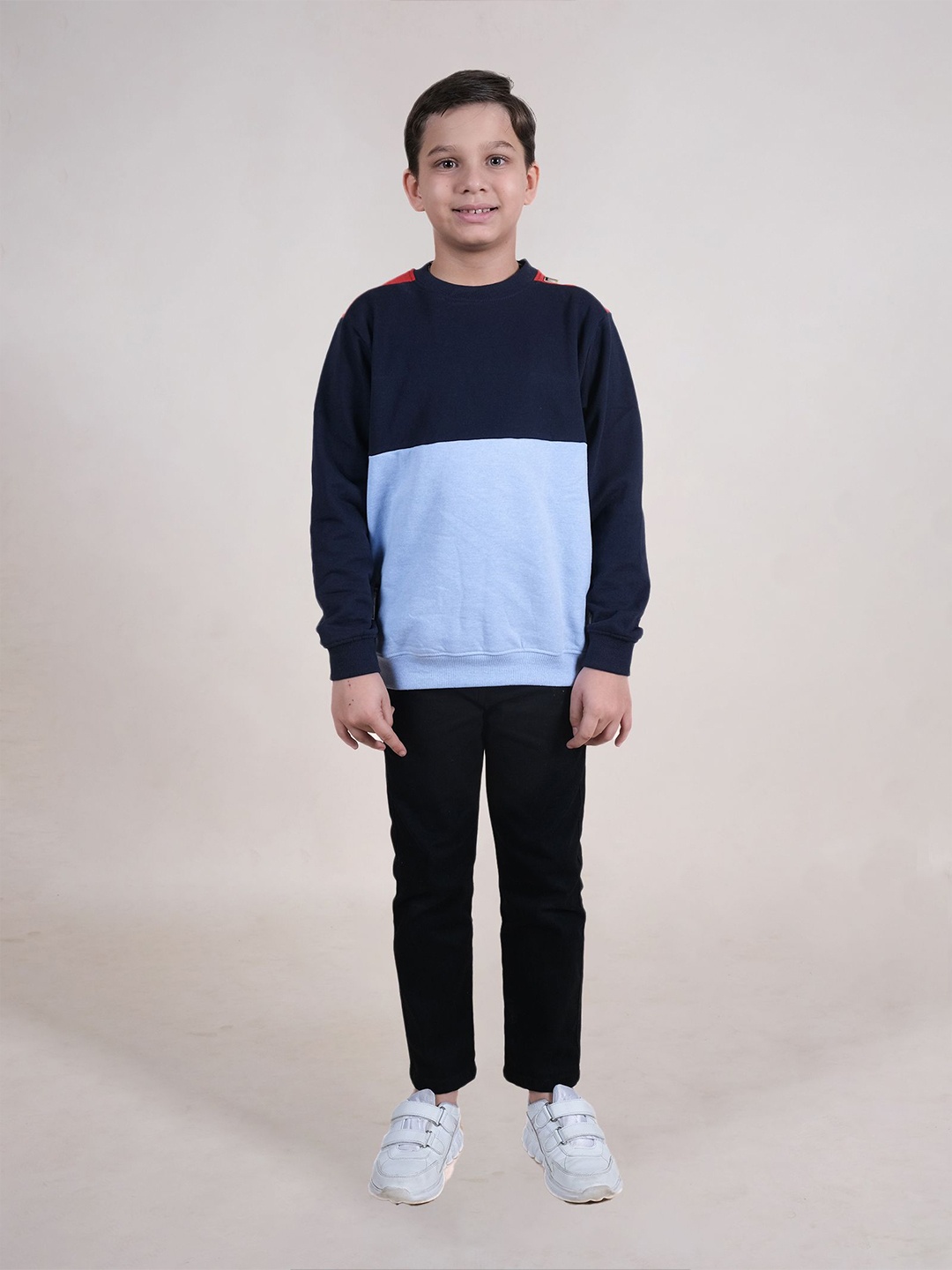 

KiddoPanti Boys Colourblocked Sweatshirt With Jeans, Navy blue