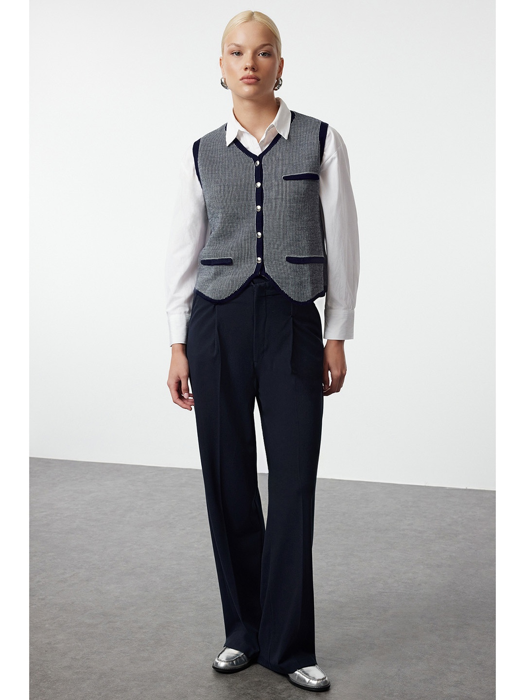 

Trendyol Self Design Slim-Fit Waistcoat, Na