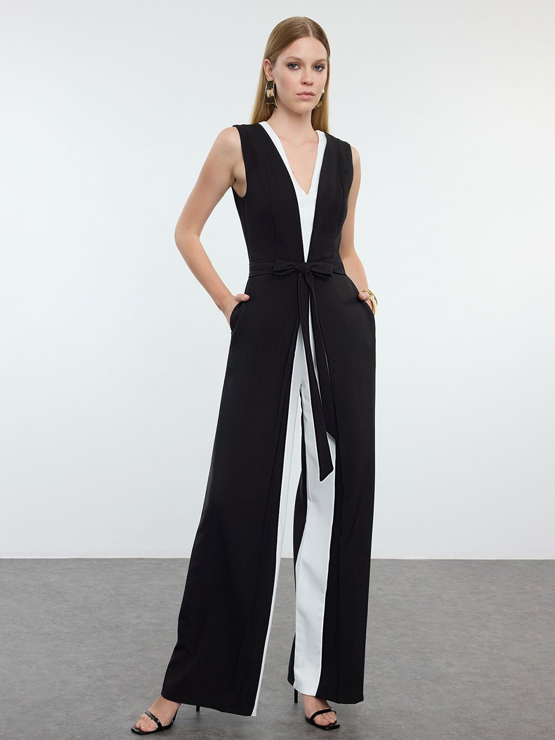 

Trendyol Colourblocked Basic Jumpsuit, Black