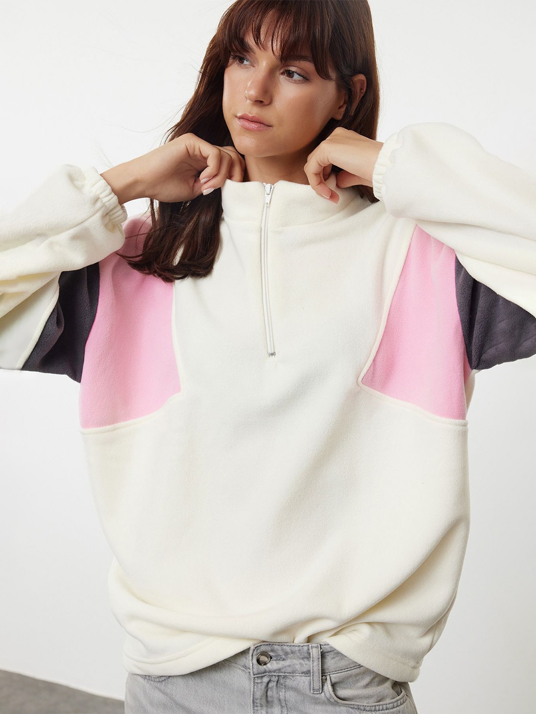 

Trendyol Women Sweatshirt, Na