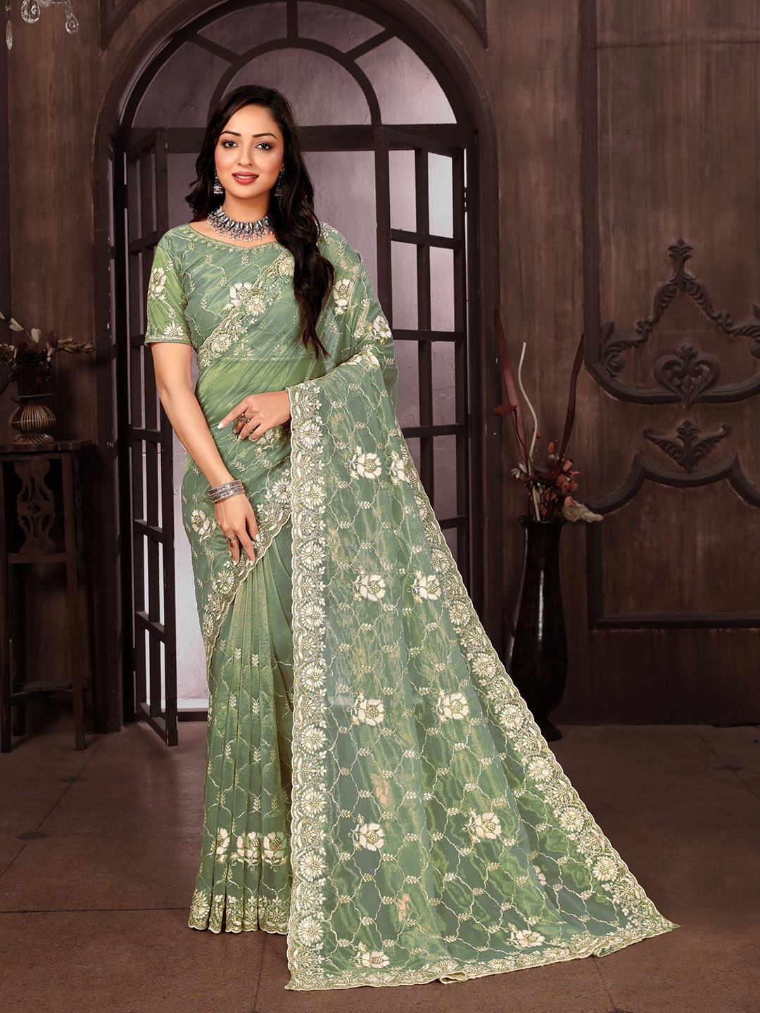 

Arron Creats Floral Embroidered Net Saree, Green