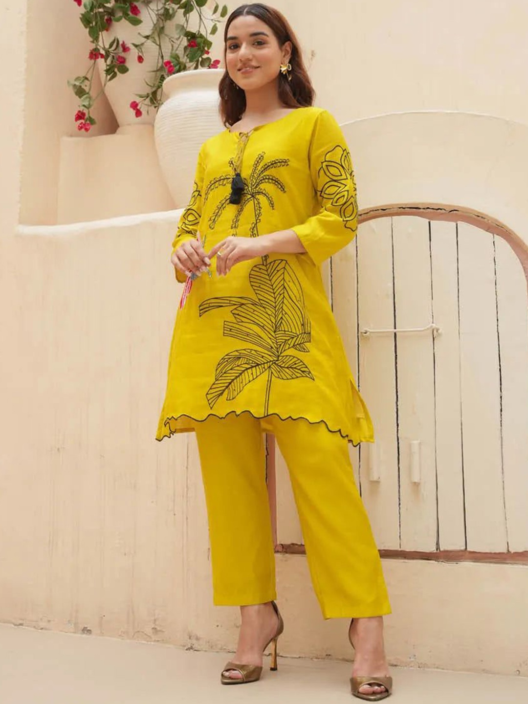 

FASHION DWAR Floral Embroidered Tie-up Neck Tunic With Trousers, Yellow