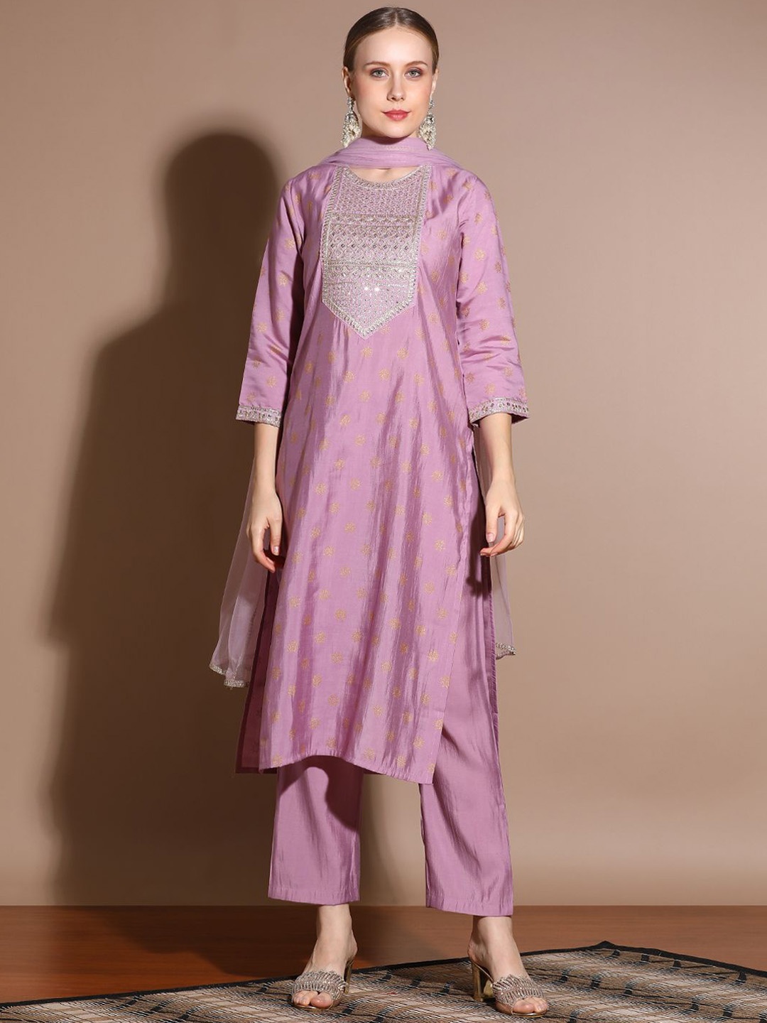 

Jaipur Kurti Embroidered Silk Blend Kurta Set With Net Dupatta, Pink