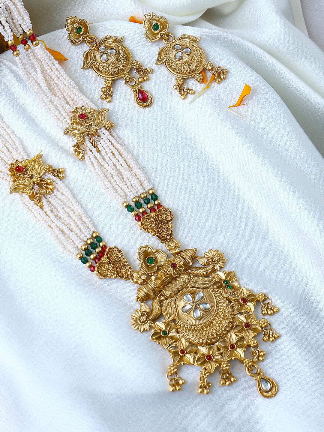 

Anouk Gold-Plated Kundan-Studded & Pearl-Beaded Jewellery Set