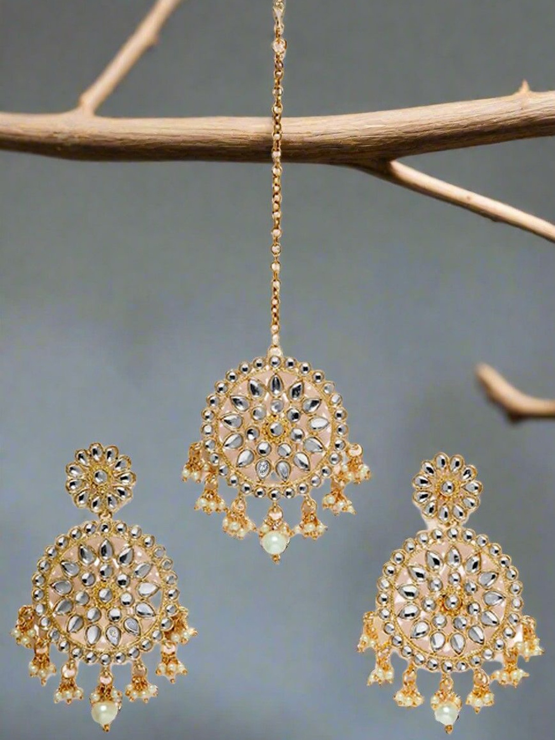 

Jazz and Sizzle Gold Plated Kundan Circular Chandbalis Earrings with Manngtikka