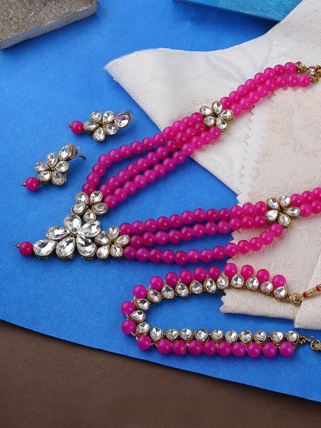 

ANIKAS CREATION Gold-Plated Kundan-Studded & Beaded Necklace & Earrings