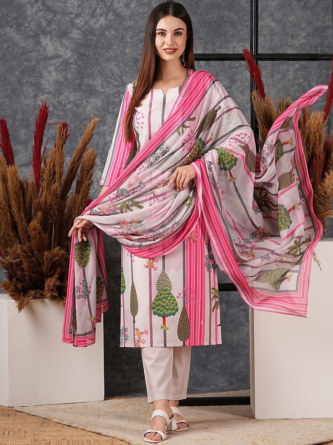 

GoSriKi Floral Printed Straight Kurta With Trousers & Dupatta, Pink