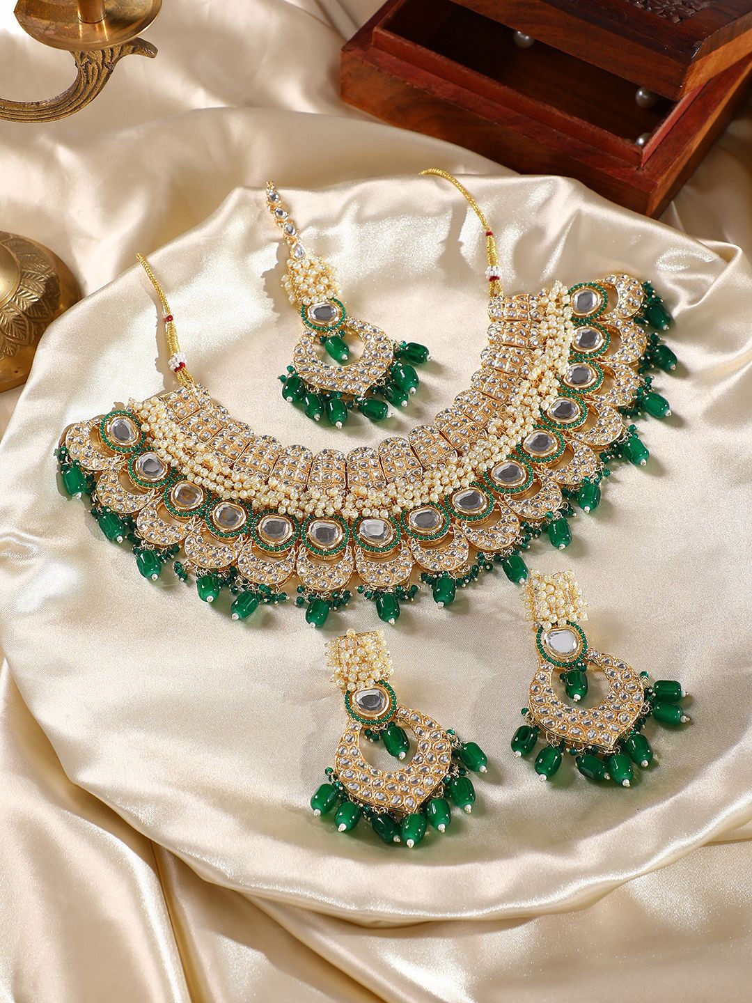 

SOHI Gold Plated Stones Studded & Beaded Jewellery Set