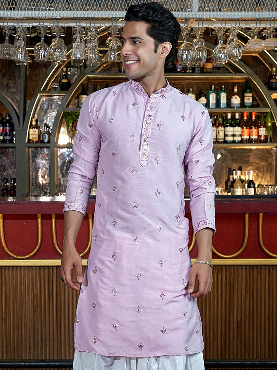 

Shasak Floral Embroidered Thread Work Mandarin Collar Straight Kurta, Pink
