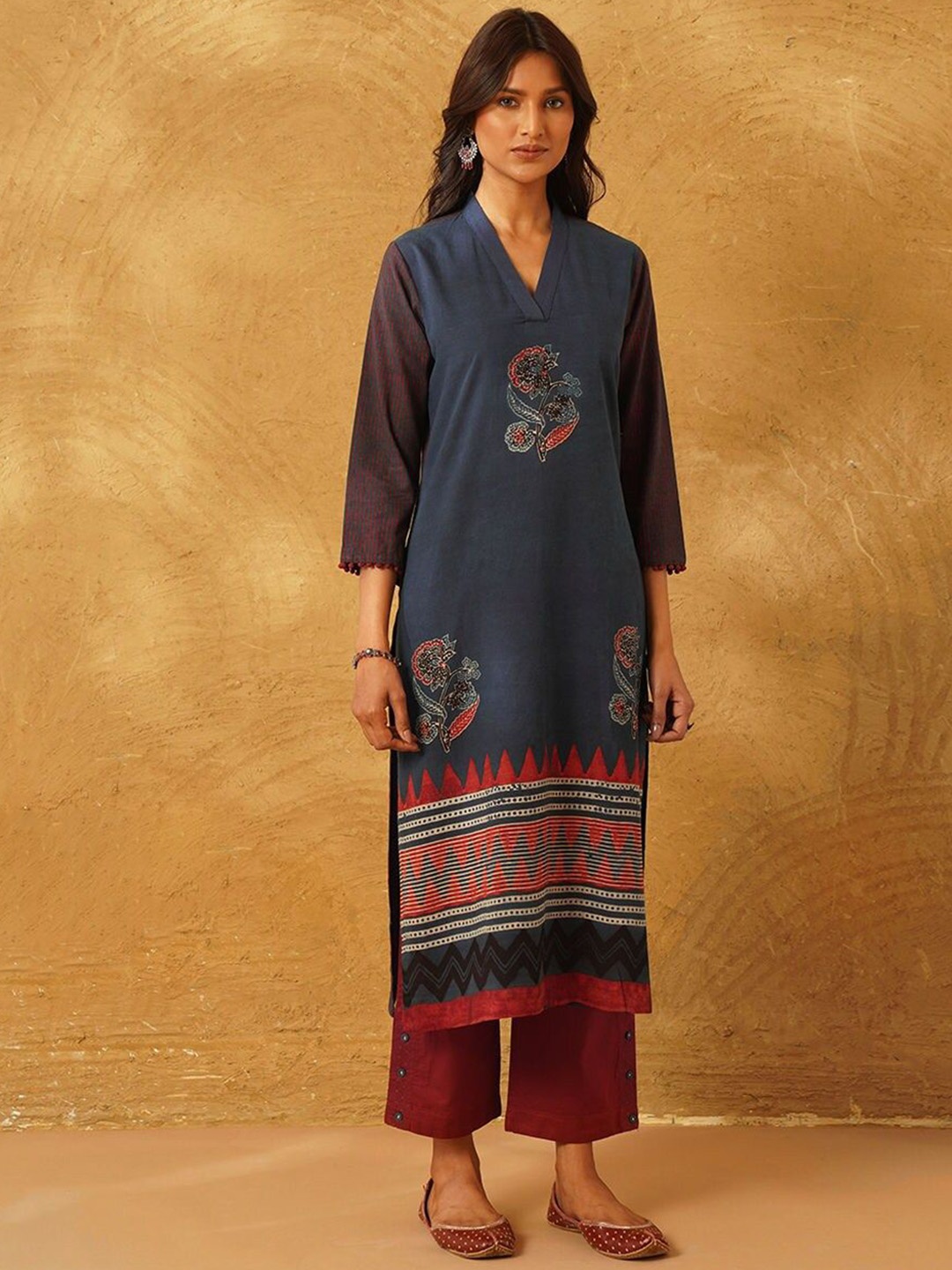 

JAYPORE Floral Printed V-Neck Pure Cotton Straight Kurta, Navy blue