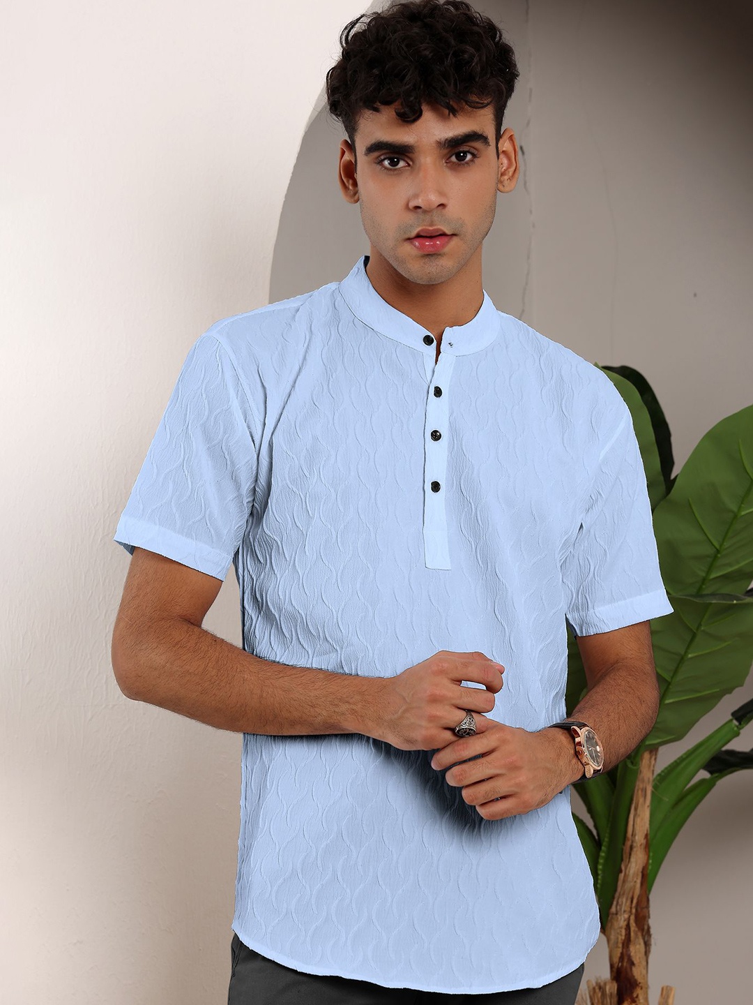 

Wuxi Men Relaxed Band Collar Textured Polycotton Casual Shirt, Turquoise blue