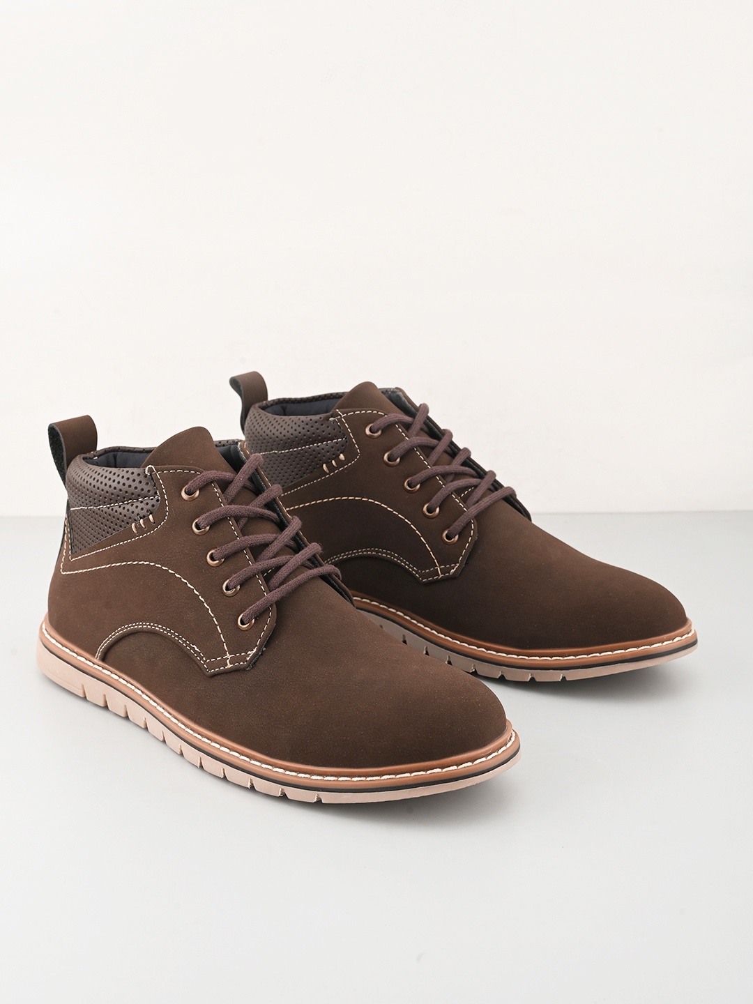

The Roadster Lifestyle Co Men Block-Heeled Boots, Brown