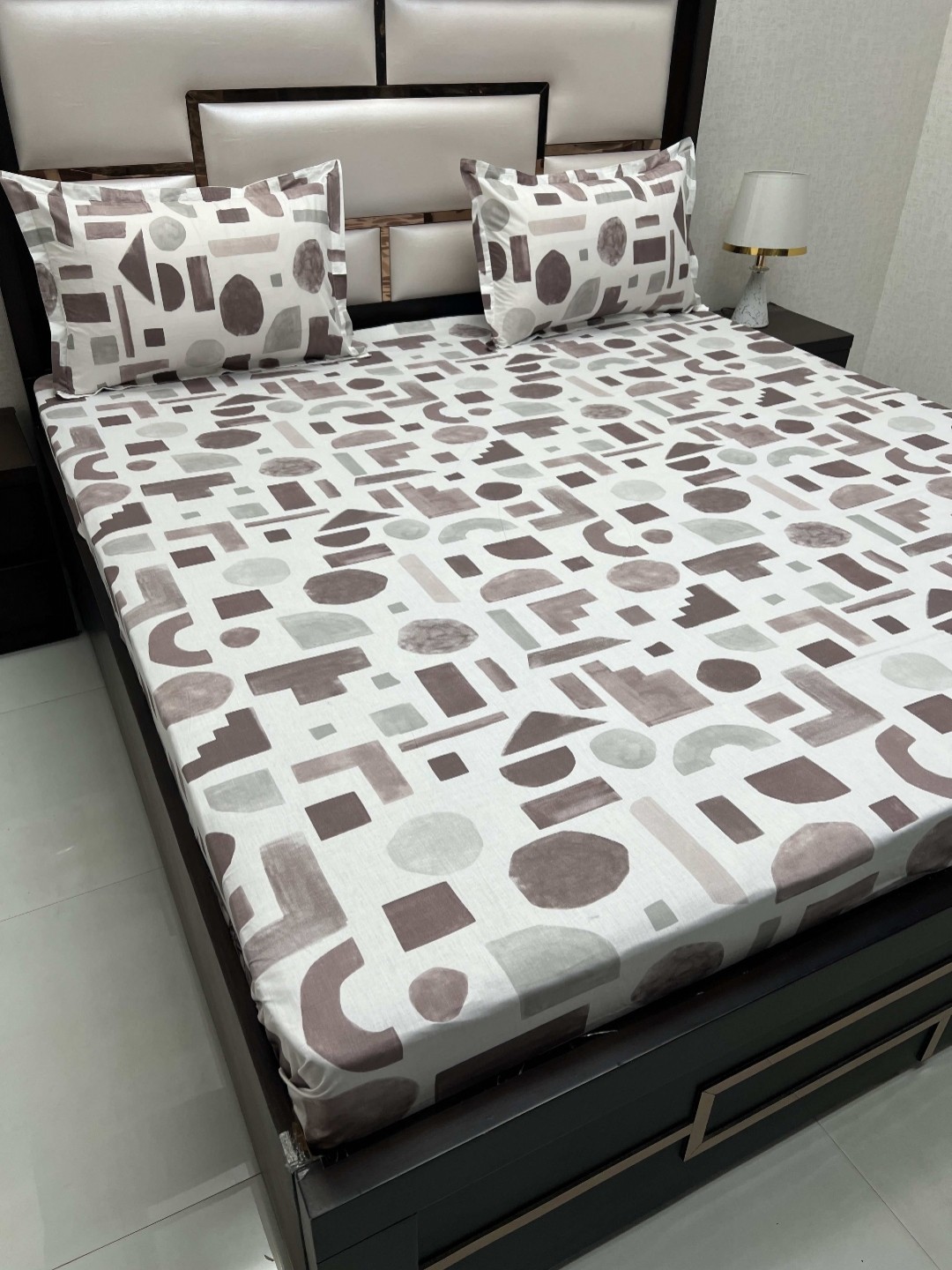 

Pure Decor Villa Brown & White Printed 350 TC Cotton King Bedsheet with 2 Pillow Covers