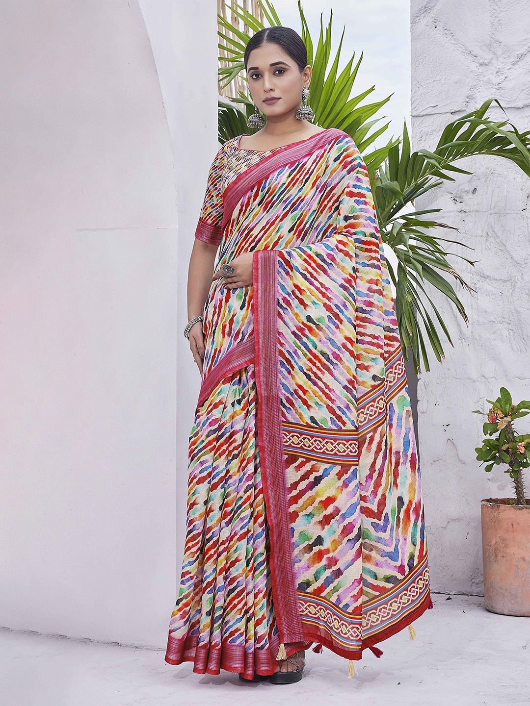 

Krimmple Embroidered Linen Blend Saree, White