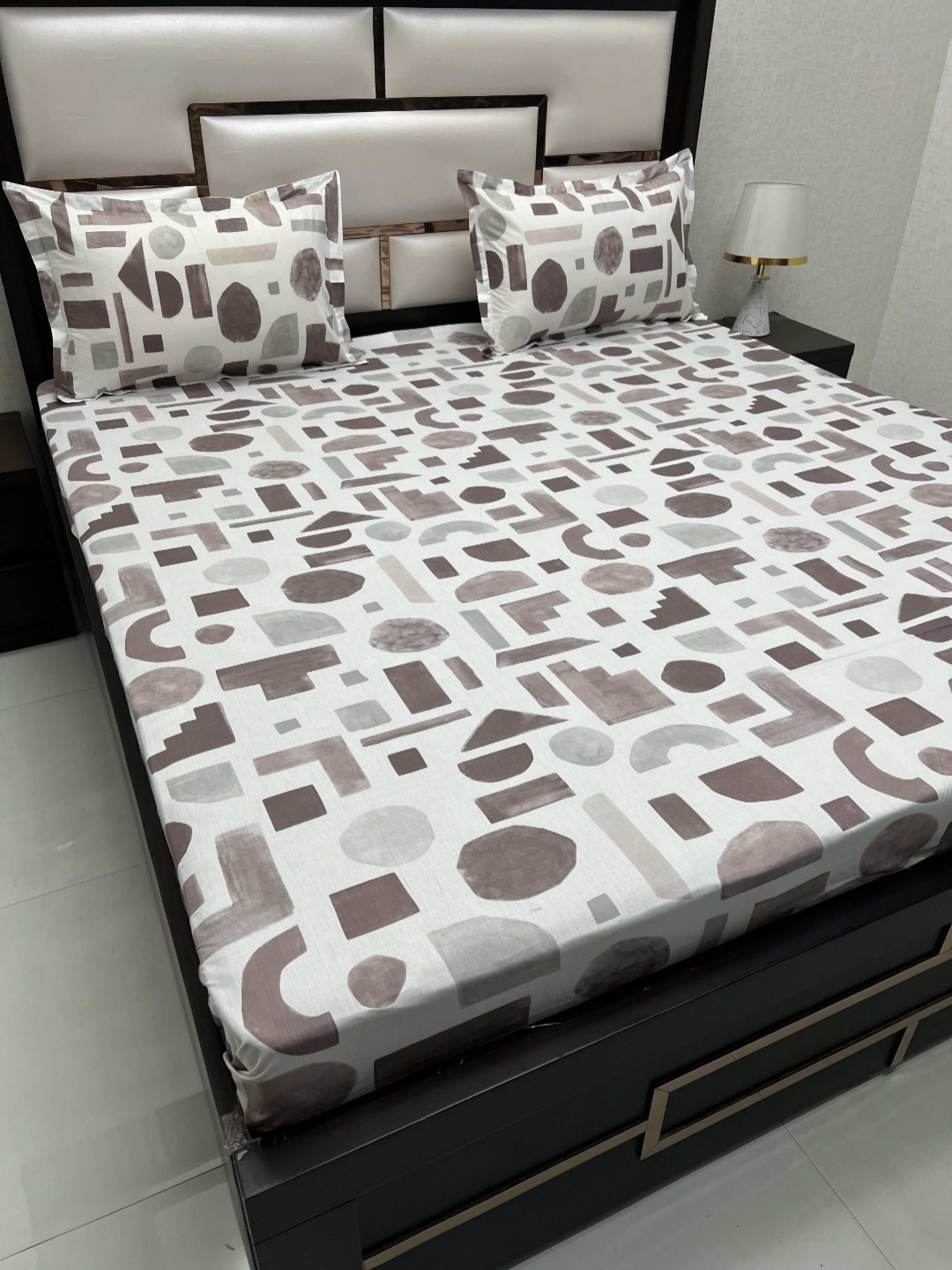 

Pure Decor Villa Brown Geometric Printed Pure Cotton 330TC King Bedsheet & 2 Pillow Covers