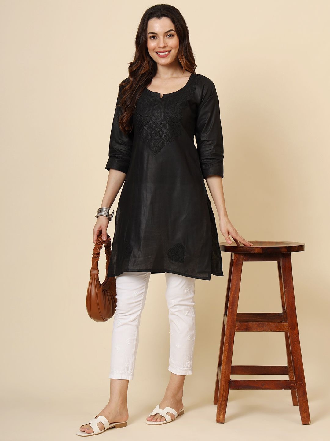 

Civamee Ethnic Motifs Embroidered Chikankari Floral Kurta, Black