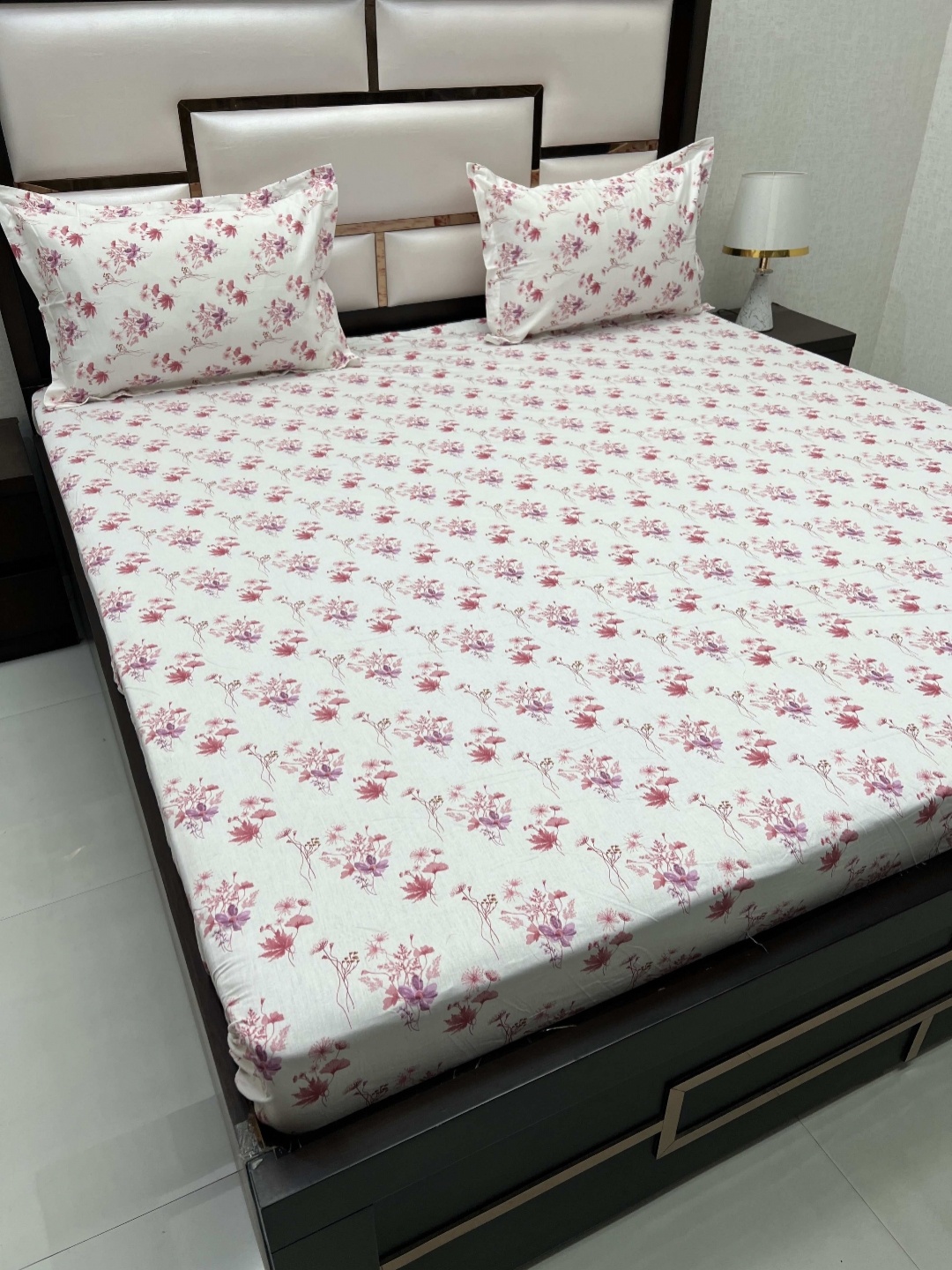 

Pure Decor White Printed 350 TC Pure Cotton Fitted Super King Bedsheet Set, Pink