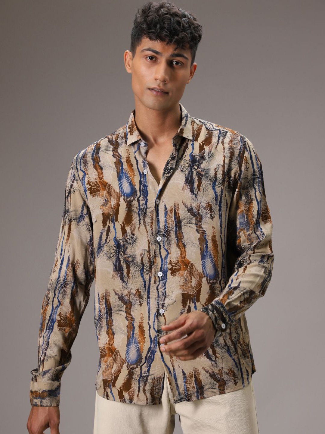 

Banana Club Men Classic Fit Printed Casual Shirt, Tan