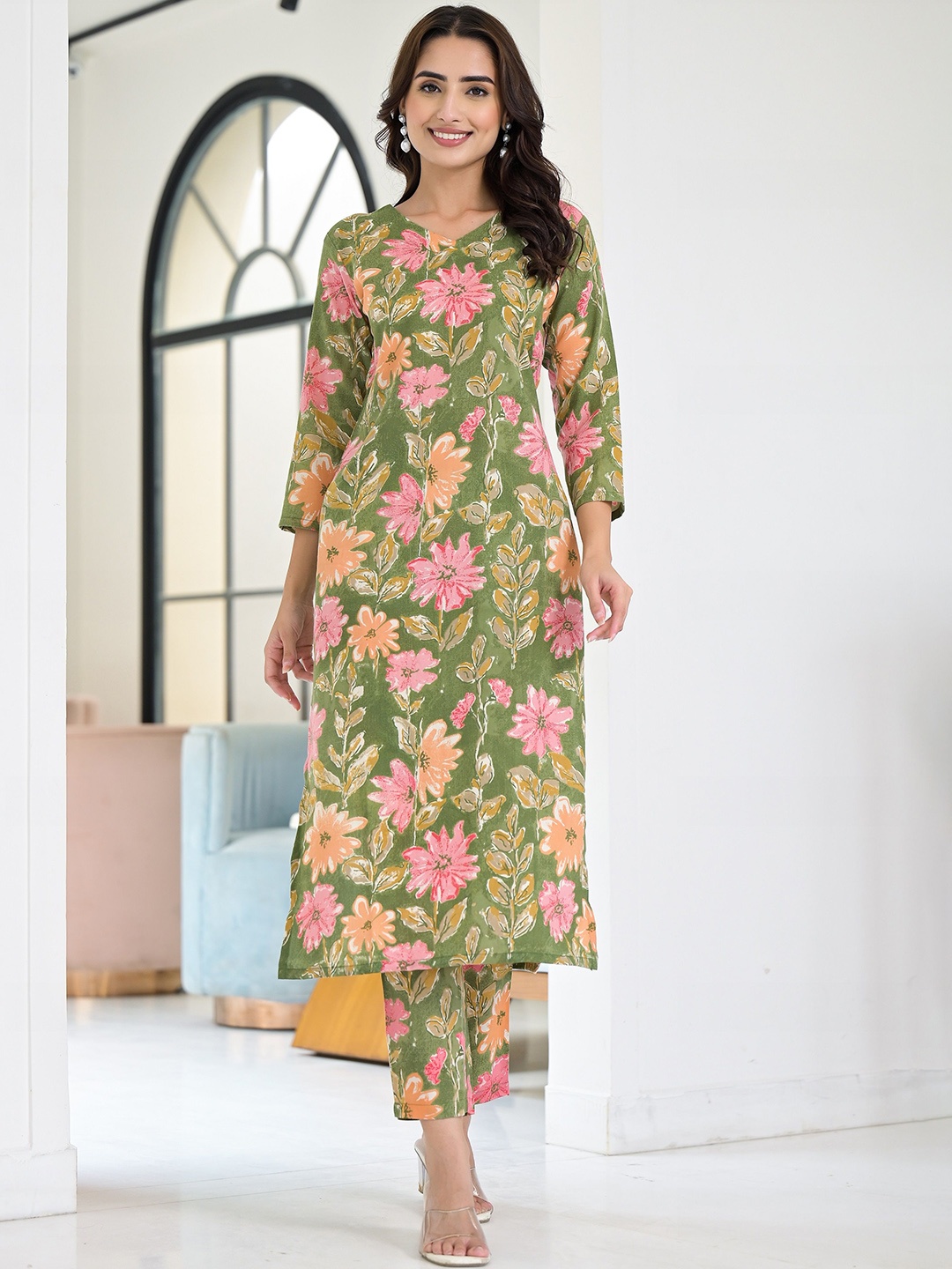

KALINI Floral Printed V Neck Straight Kurta With Trousers, Green
