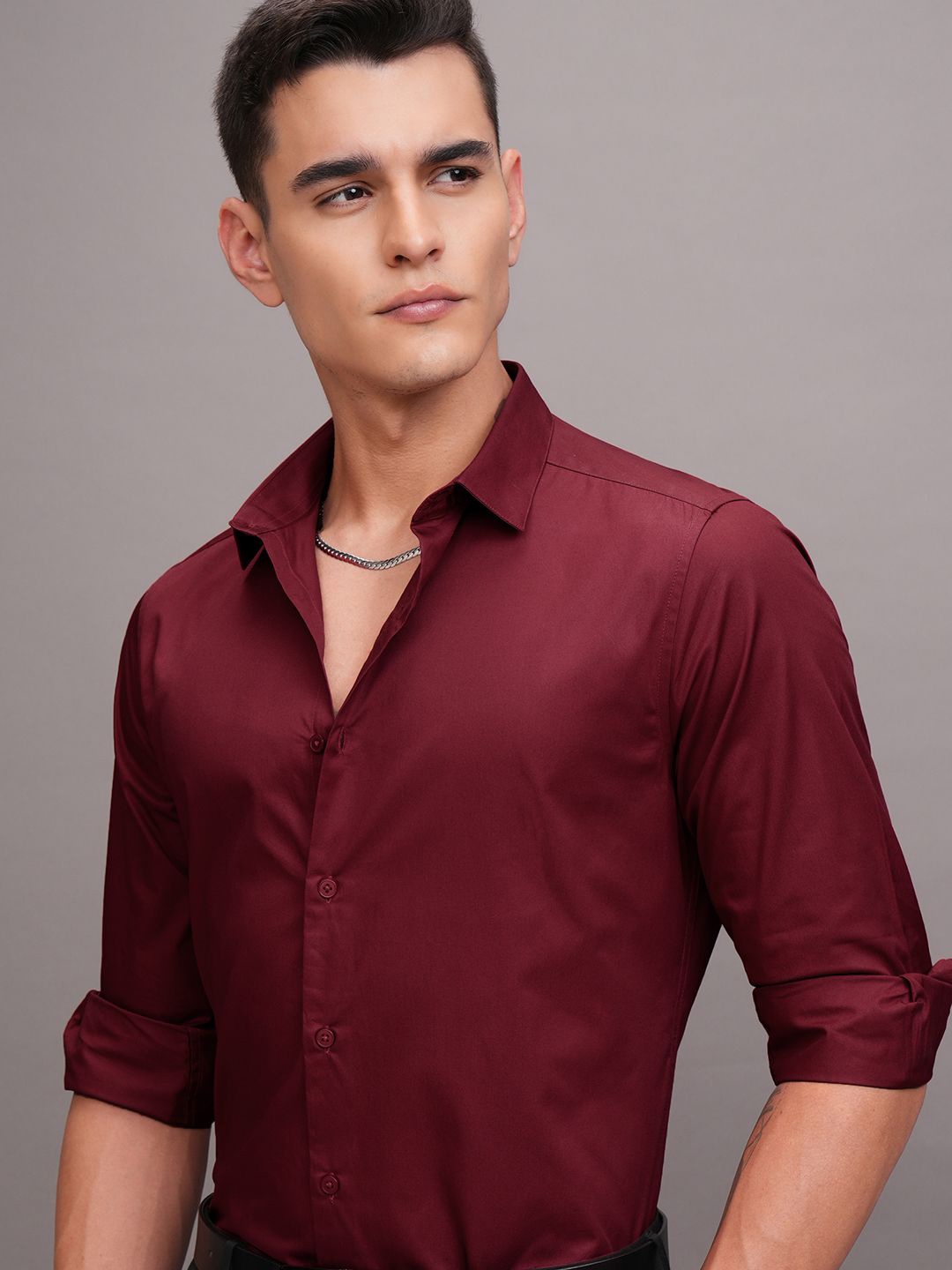 

HIGHLANDER Men Solid Slim Fit Shirt, Red